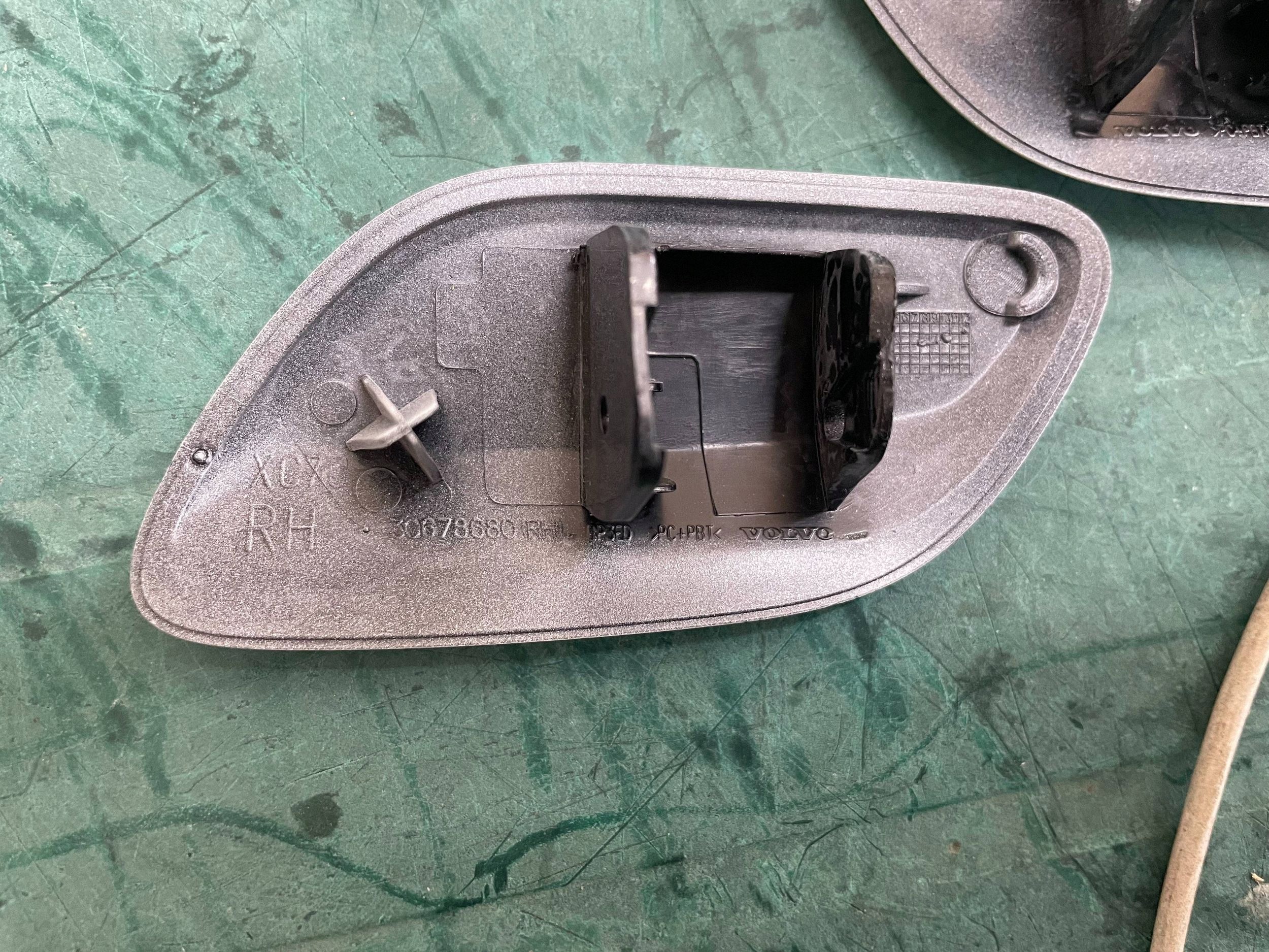 Copri LAVAFARO Anteriore VOLVO XC70 30678679 30678680 Originale @A