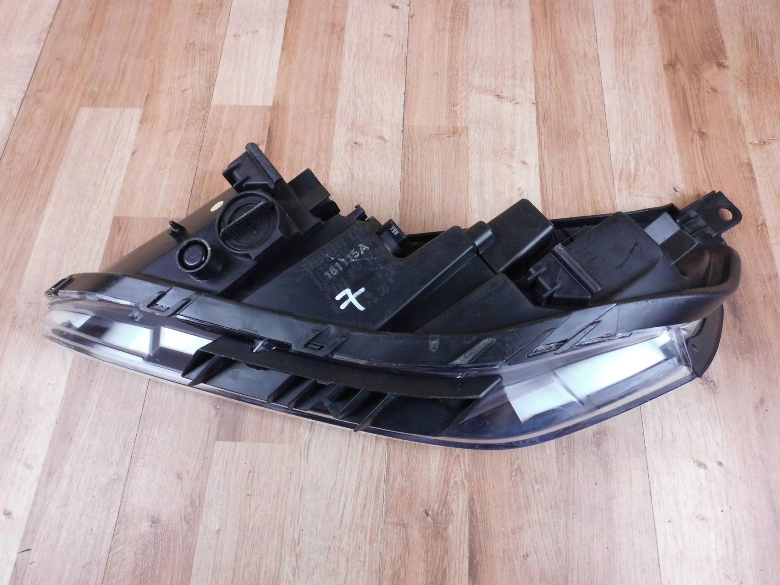 Hyundai Santa Fe IV 2018-2020 light dzienna front front right DRL