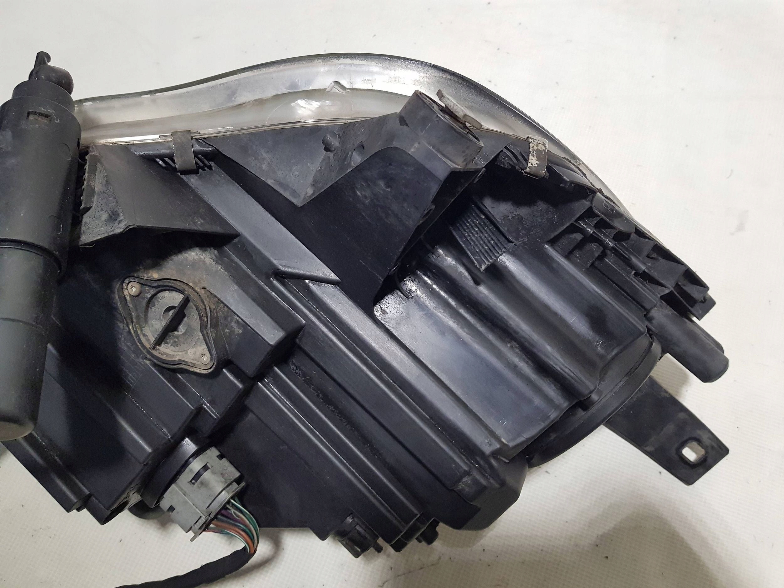 MERCEDES R-KLASA W251 LIFT light XENON left front ANGLIK