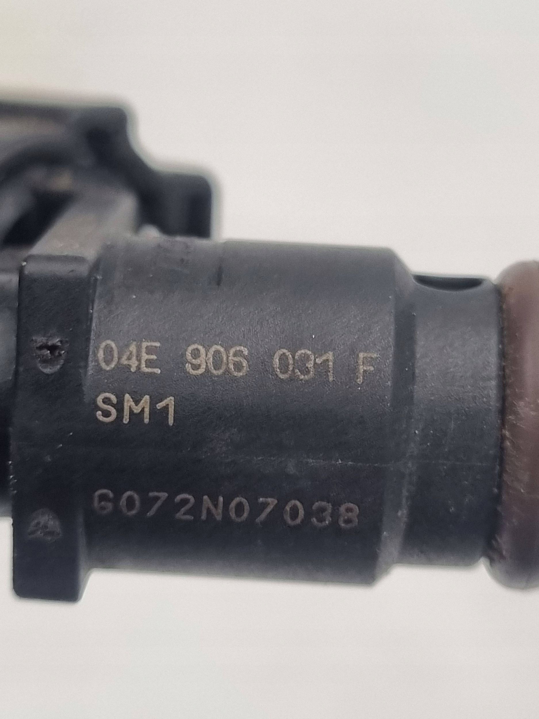 Complète Rampe injection Injecteurs Skoda Seat VW 1.0 MPI 04E906031F