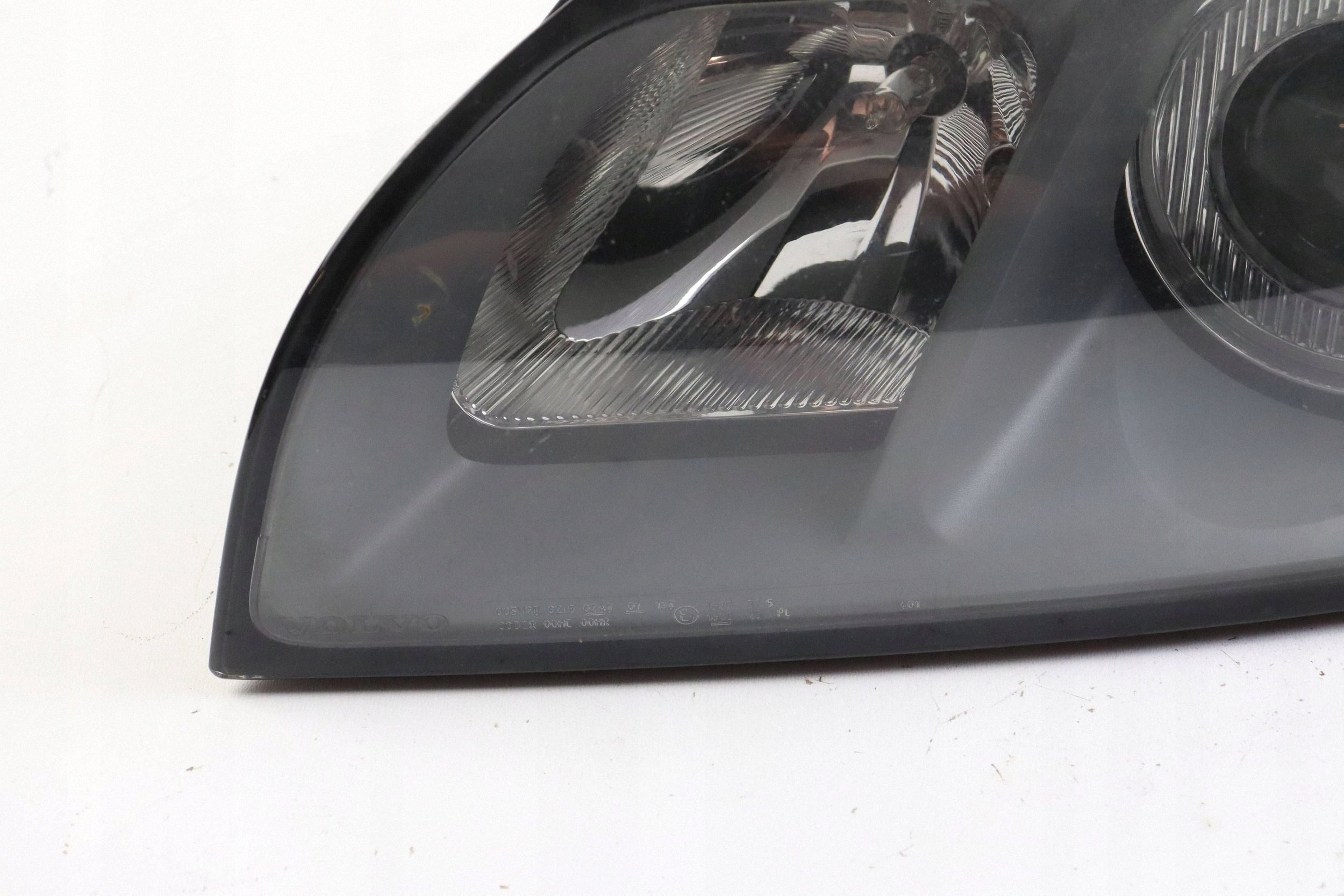 VOLVO V50 and light front left front 31335221 0301198203 EUROPA