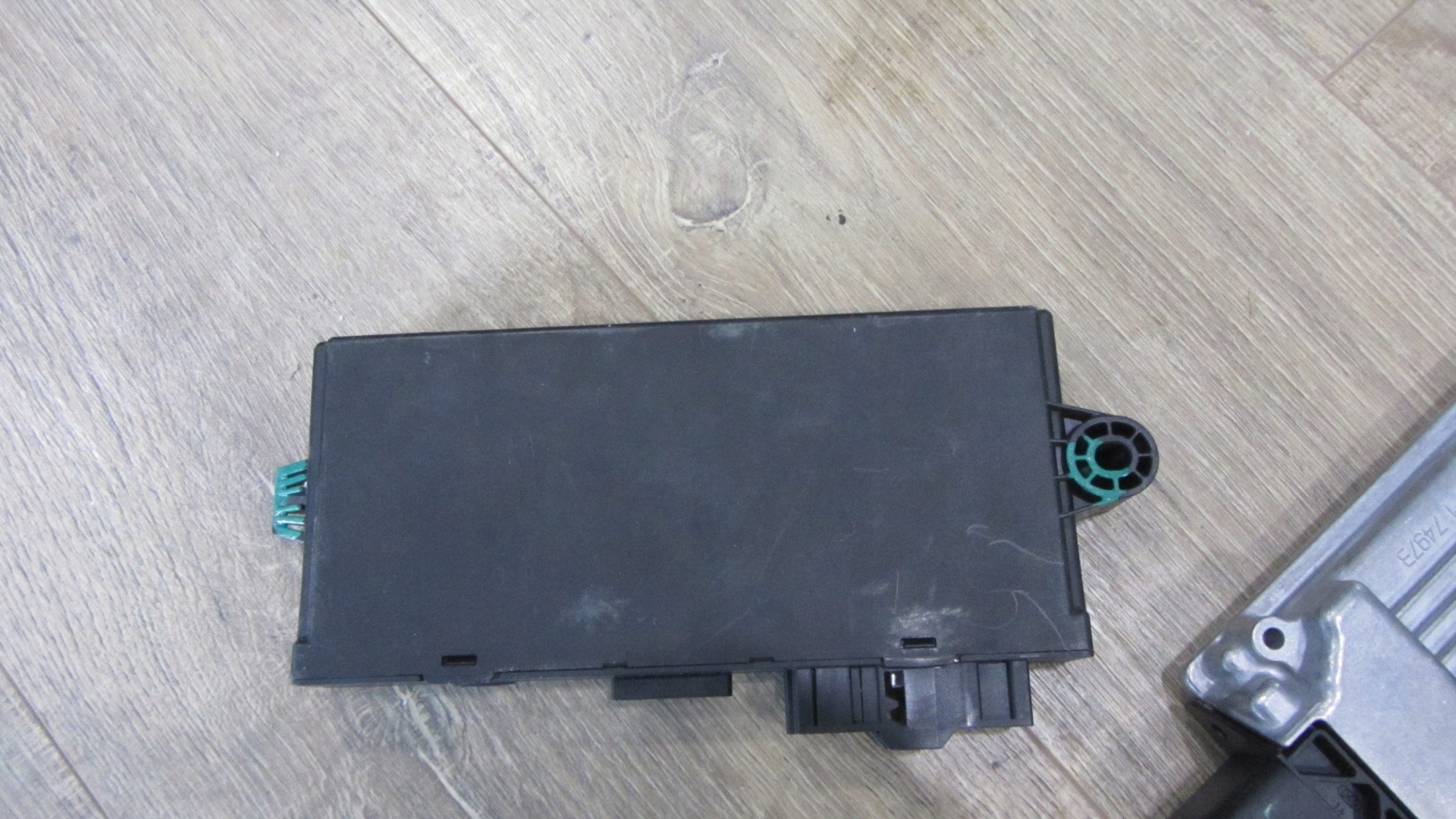 BMW N47 2.0D computer module control unit CAS of the engine key running board 7811700
