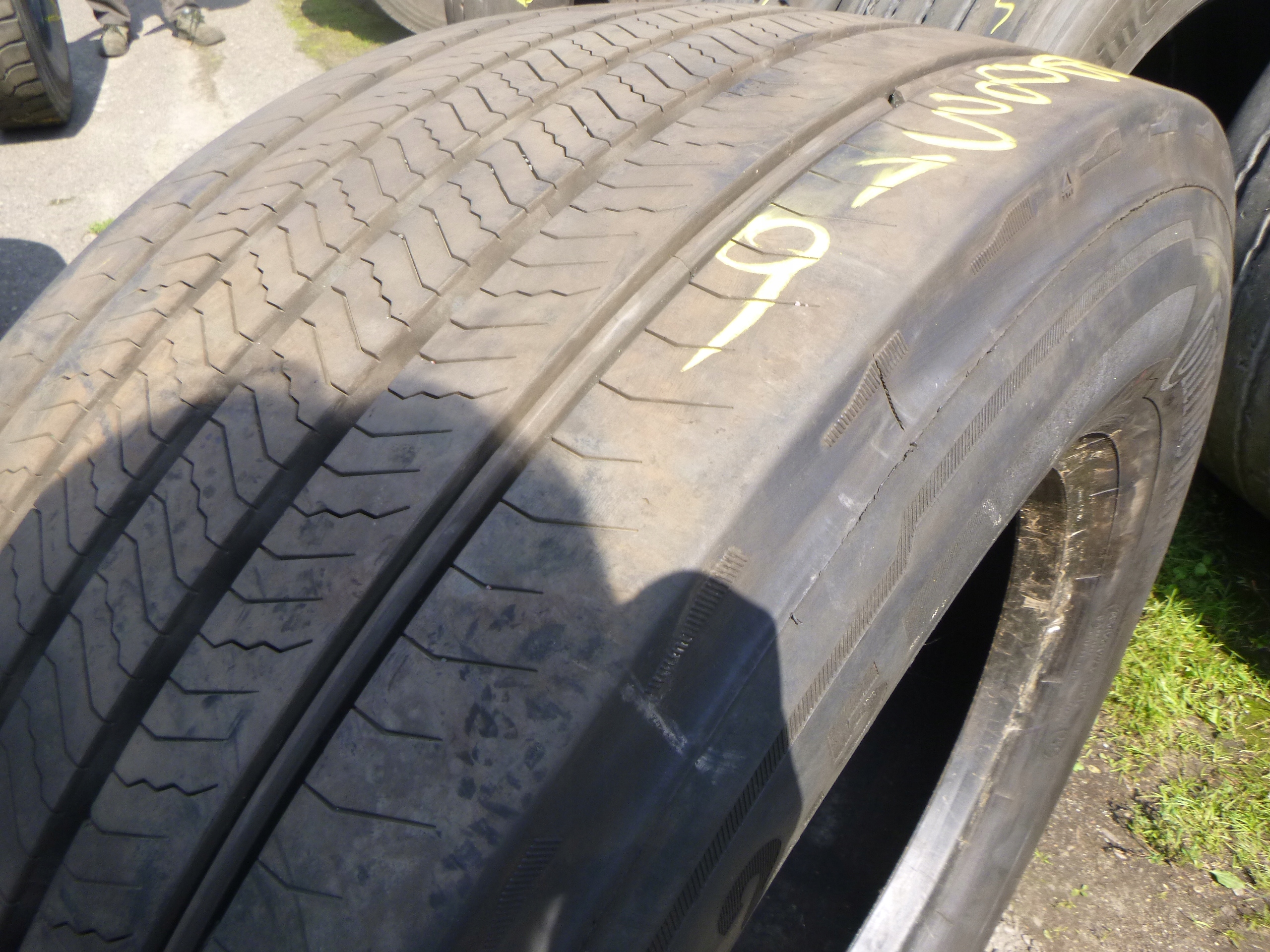 385 / 55r22. 5 Continental HS3 Hybrid Передня шина