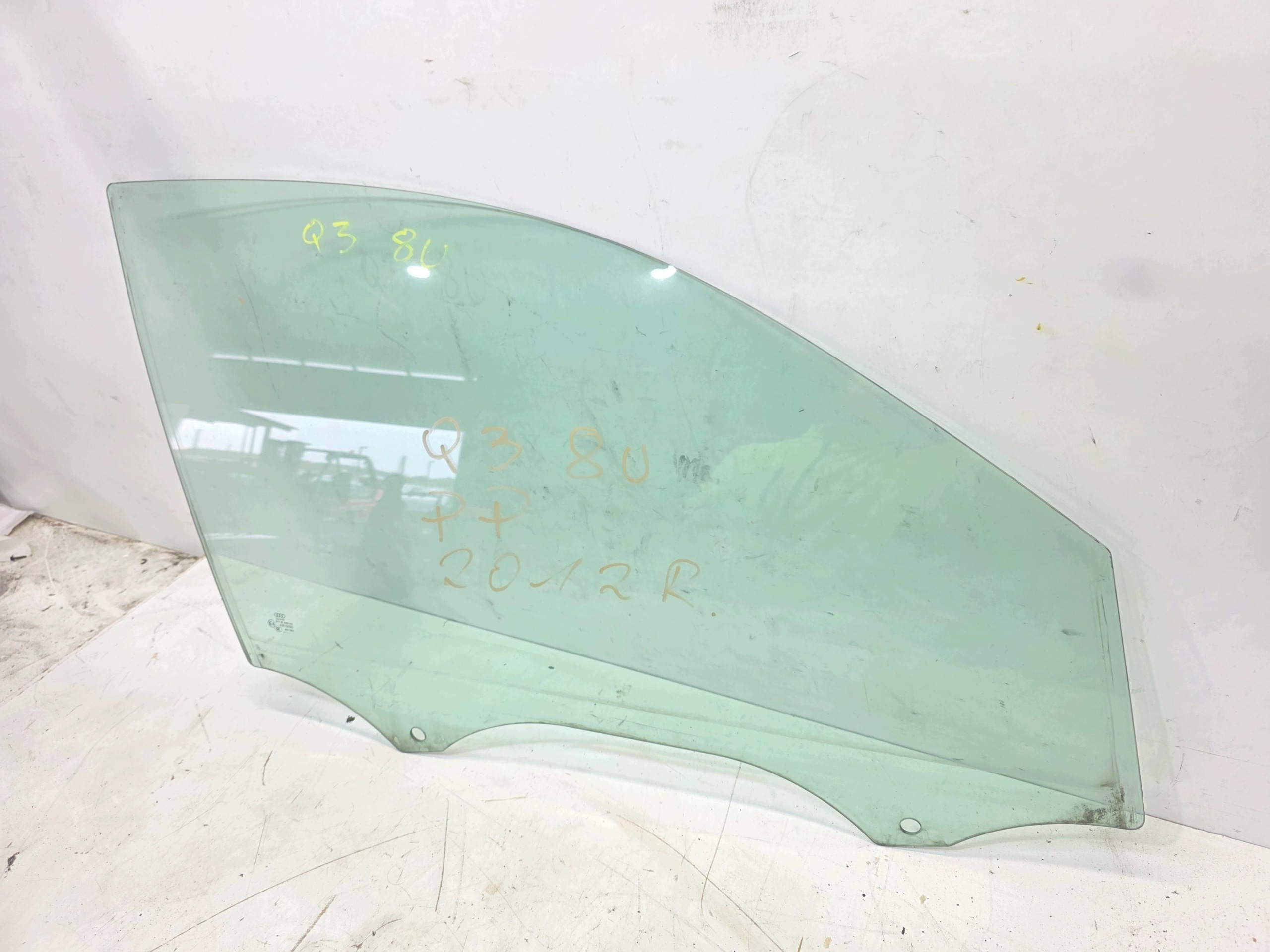 window side door right front AUDI Q3 8U 2012 year 8U0845202