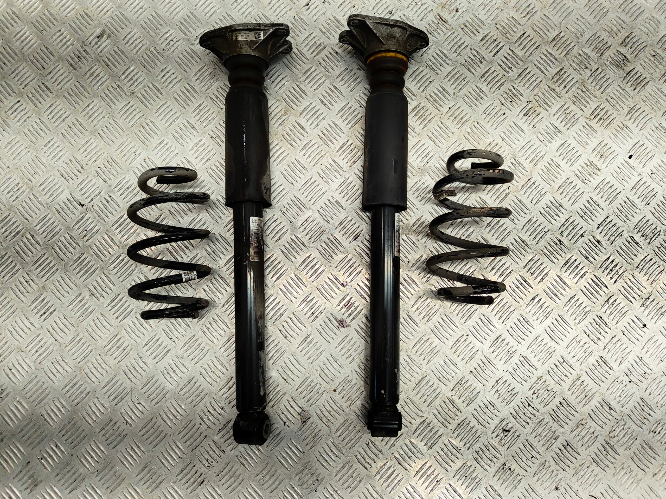 BMW 1 F40 shock absorber spring rear part 6883940