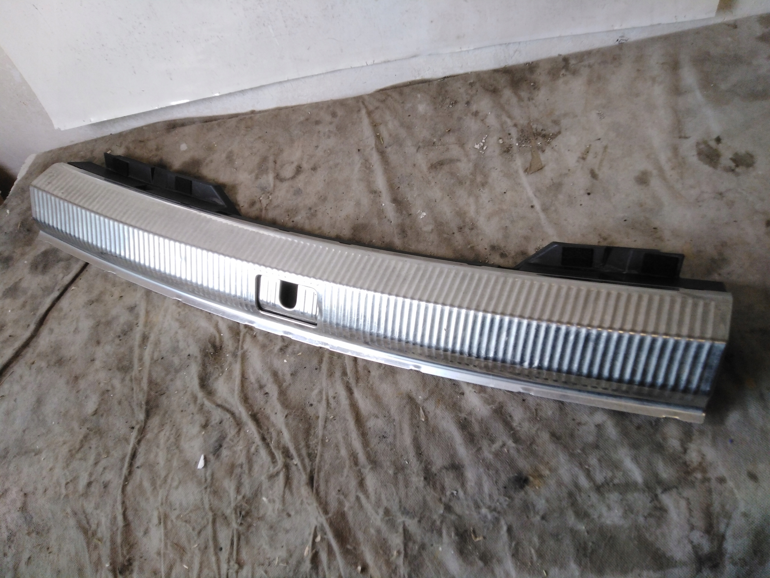 AUDI A4 B8 KOMBI OSŁONA PASA TYŁ KRAWĘDZI BAGAŻNIKA 08R