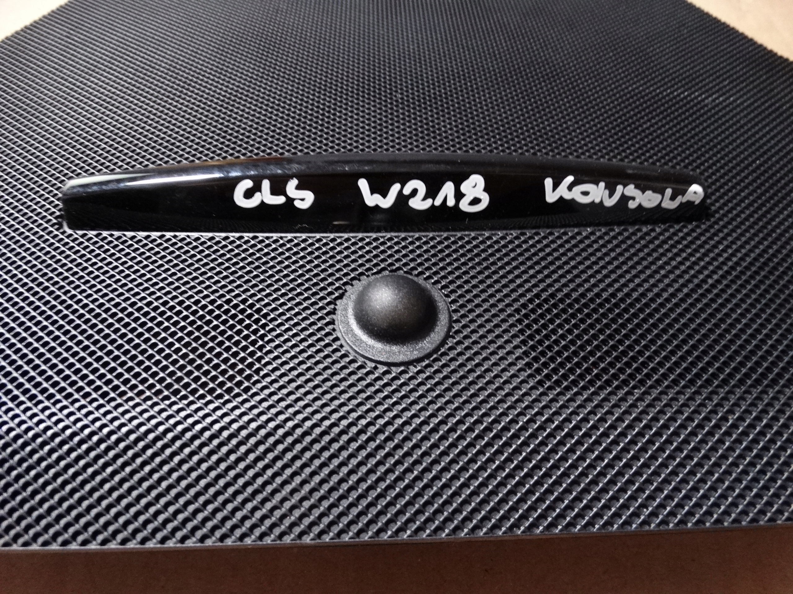 IDEALNA GRILLE CONSOLE MERCEDES CLS W218 1