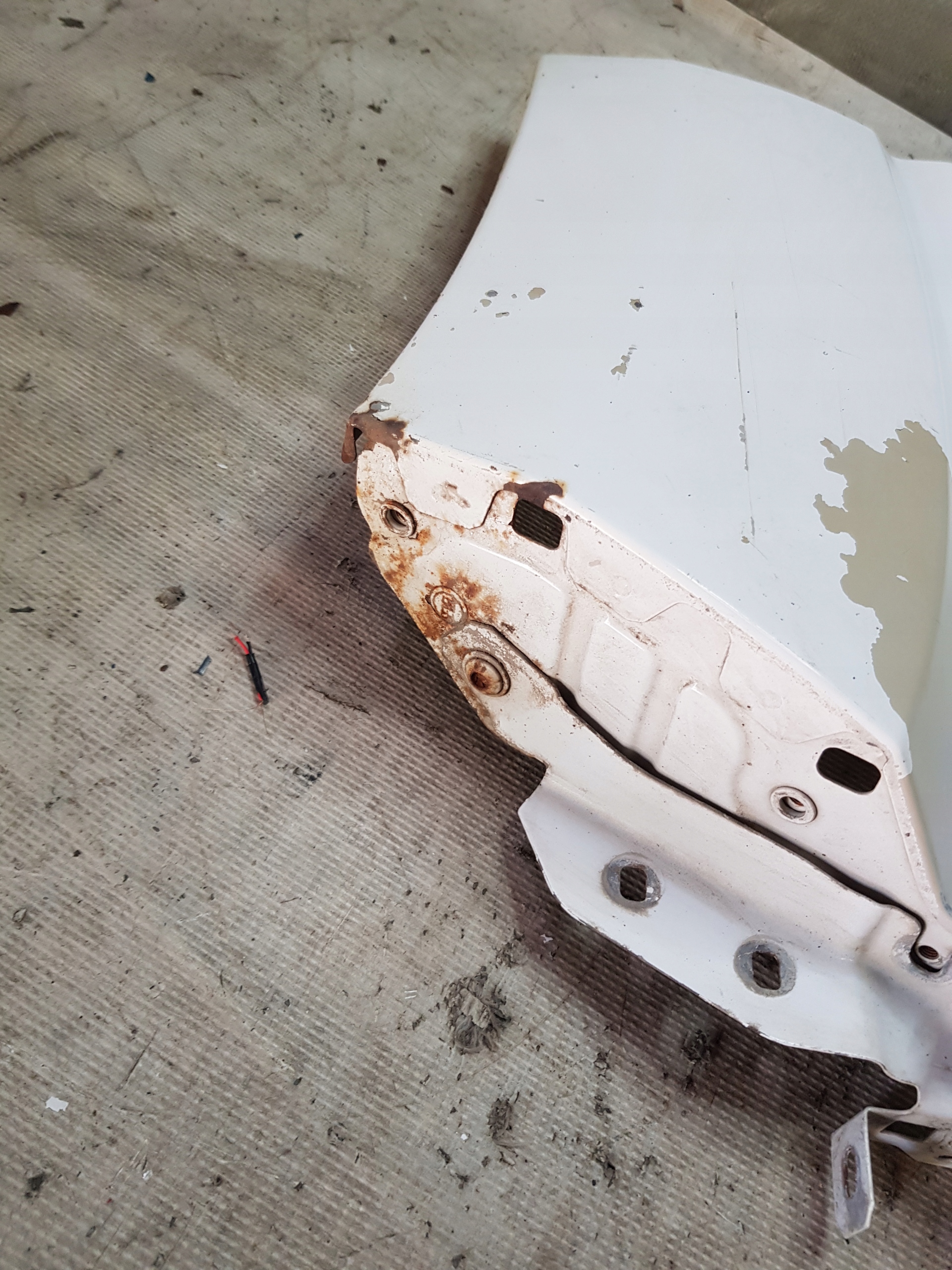 fender FIAT BOXER right front 12r. BIALY