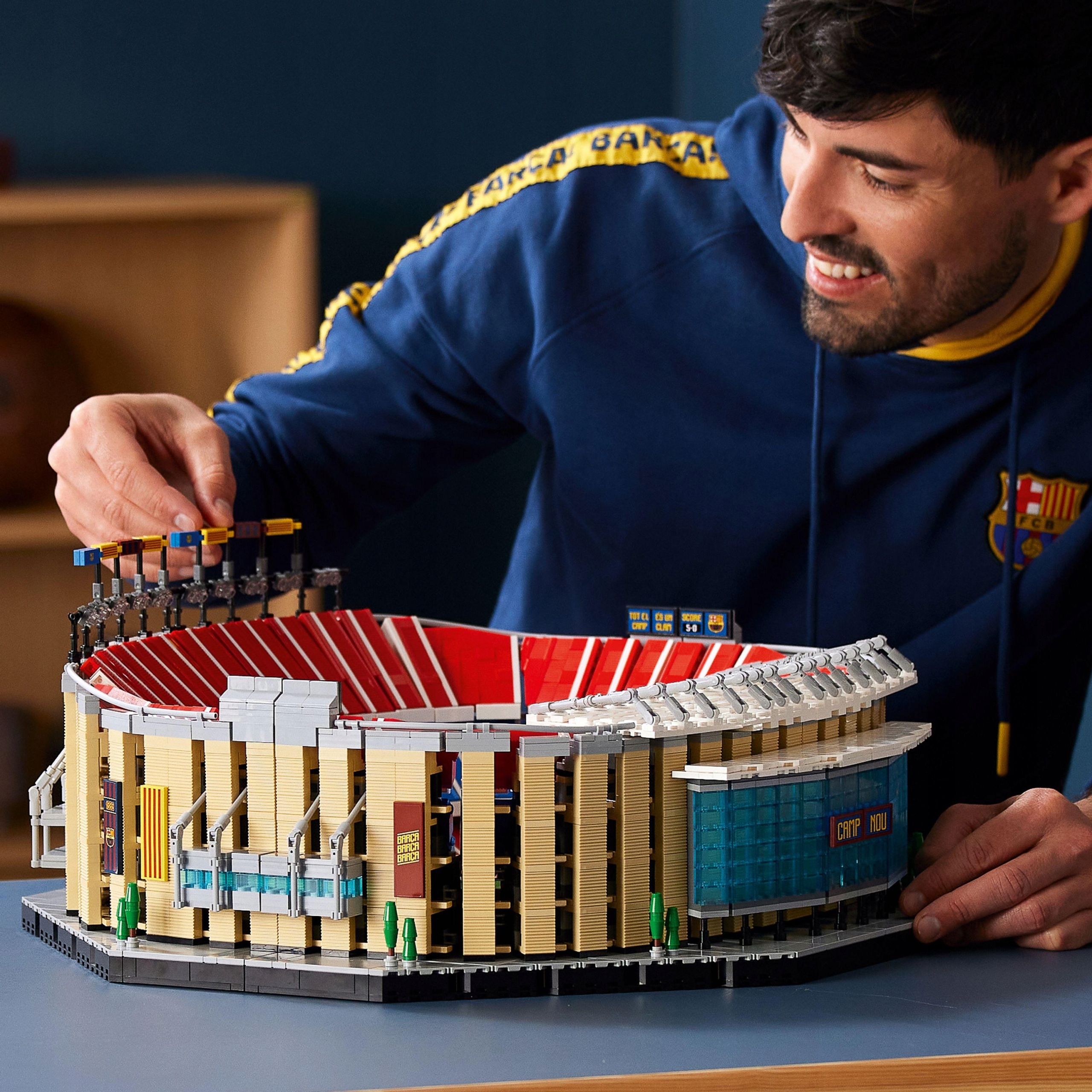 LEGO CREATOR Camp Nou – FC Barcelona 10284 Numer produktu 10284
