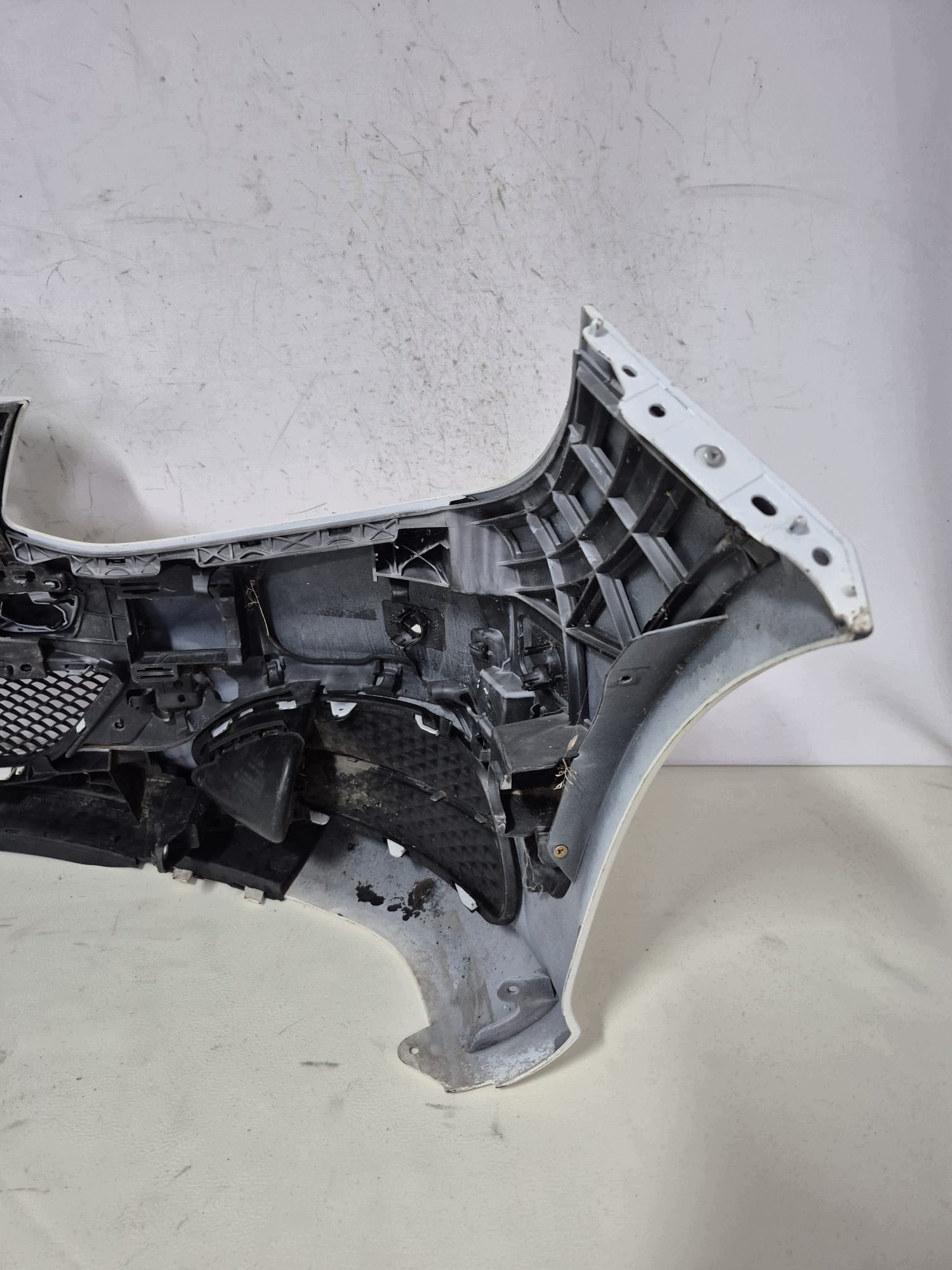 MERCEDES W212 E-KLASA LIFT AVANTGARDE bumper front front PDC