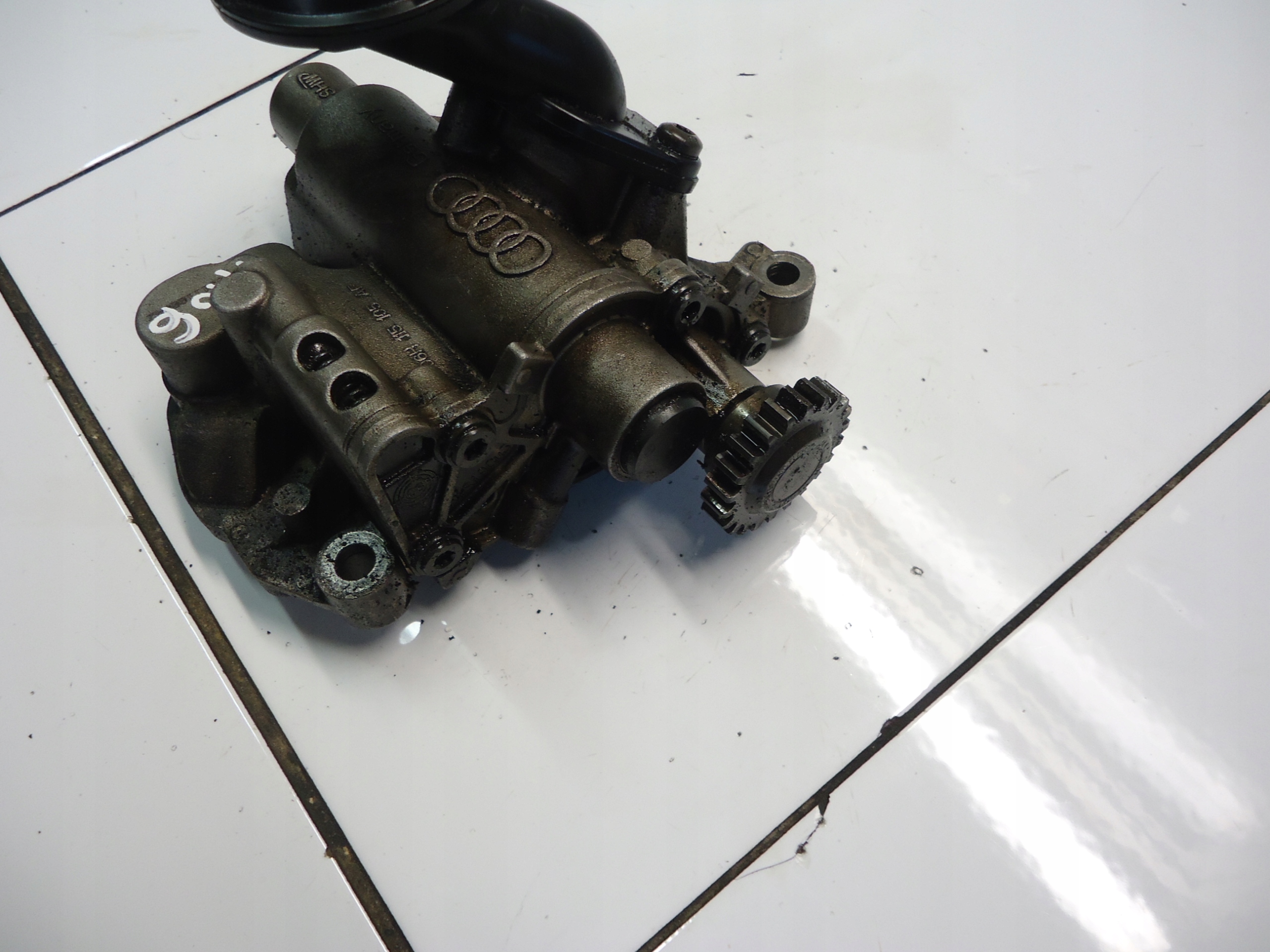 AUDI A4 B8 2.0TFSI CDN Ölpumpe 06H115105AF