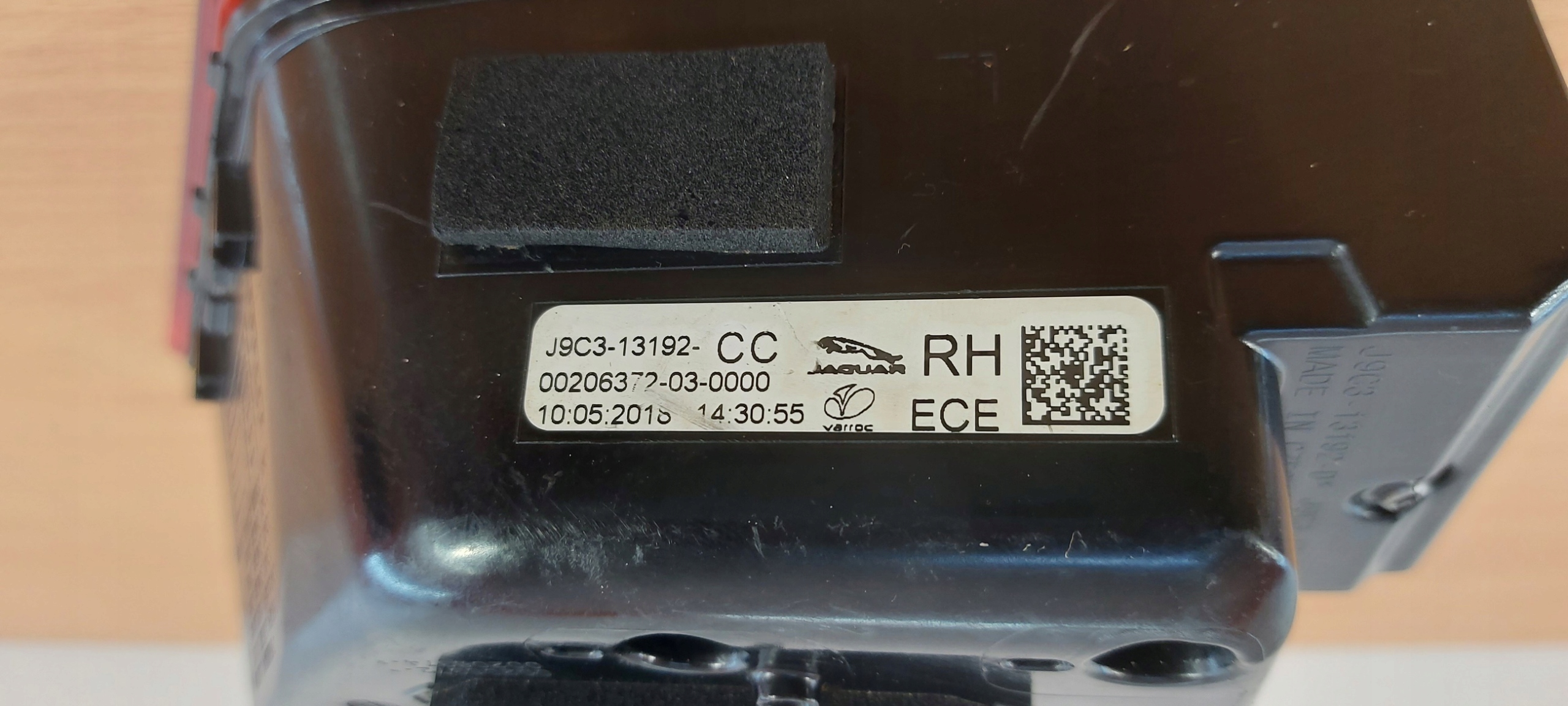 JAGUAR E-PACE right light to the bonnet rear part LED LEDOWA