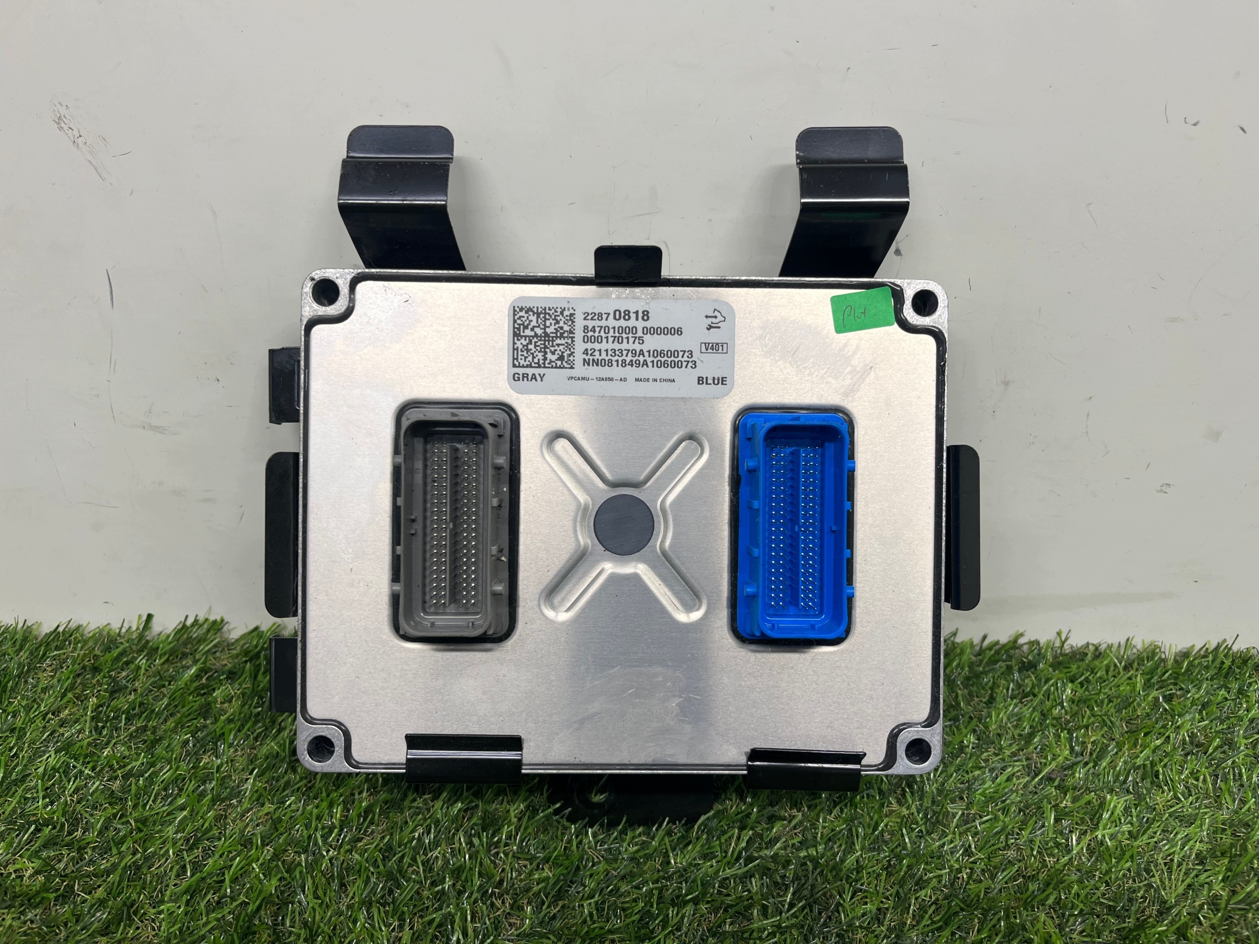 computer of the engine control unit OPEL AMPERA 1 22870818