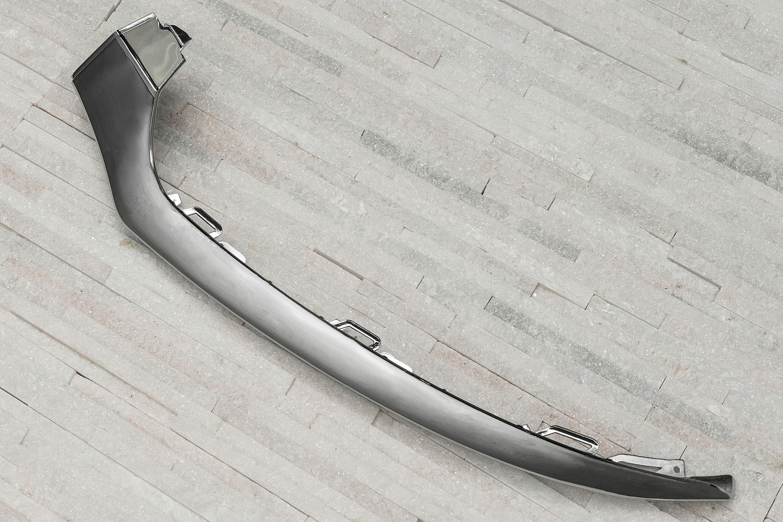 MERCEDES W205 15 19 LISTWA ZDERZAKA LEWA CHROM Installation side Front