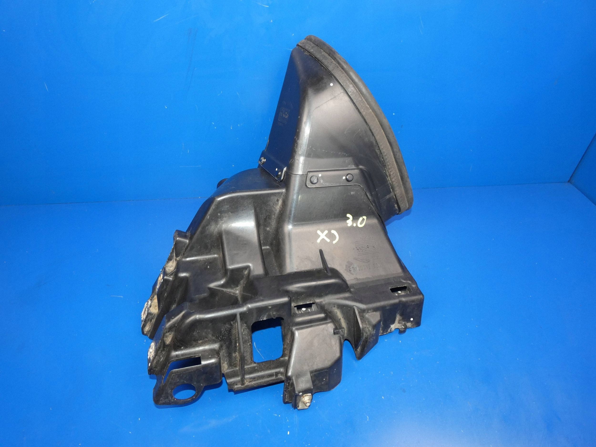 drain air front side left Jaguar XJ X351 AW938A107AE