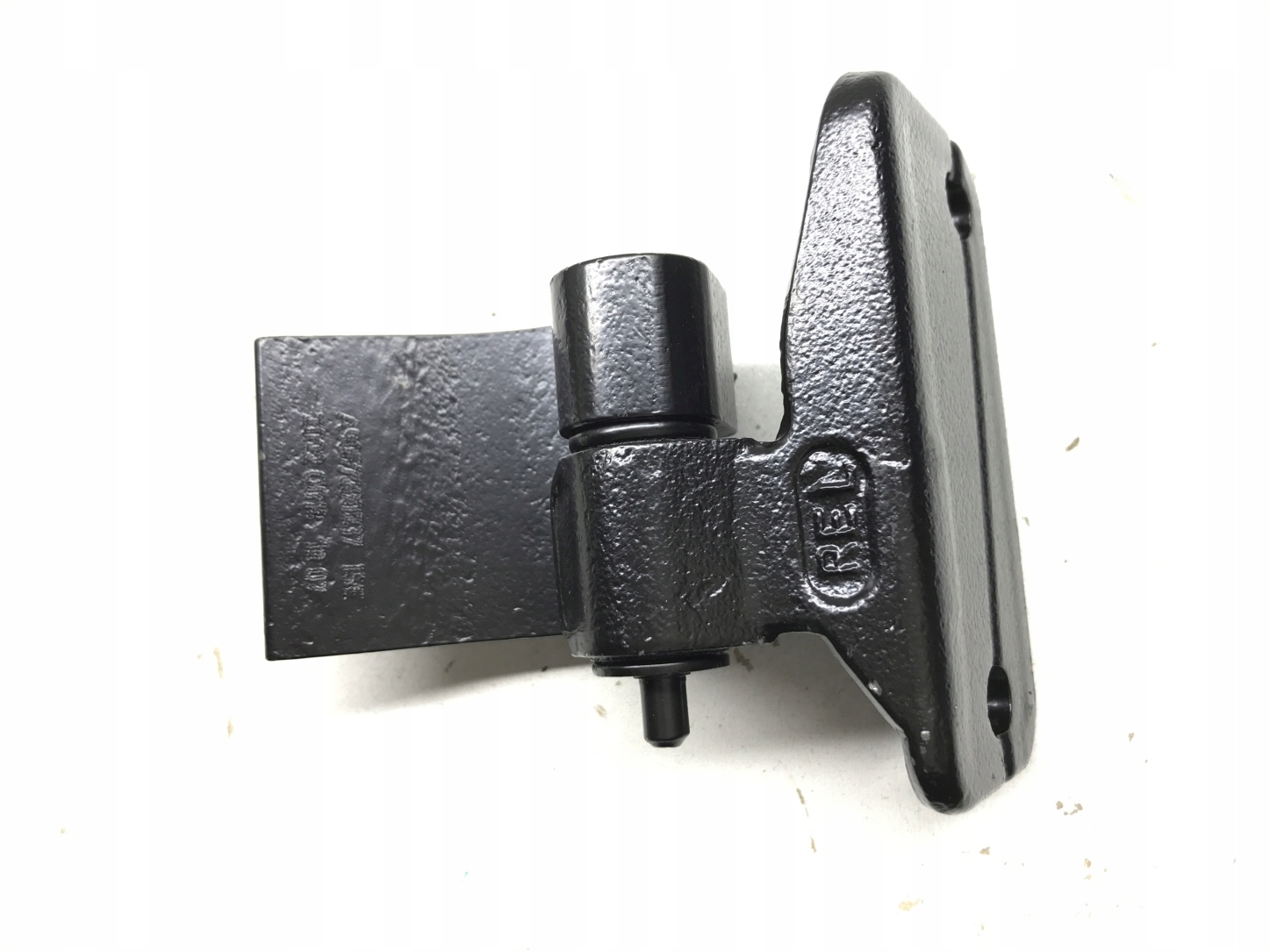 A9067200237 - MERCEDES SPRINTER W906 правая передняя дверная петля