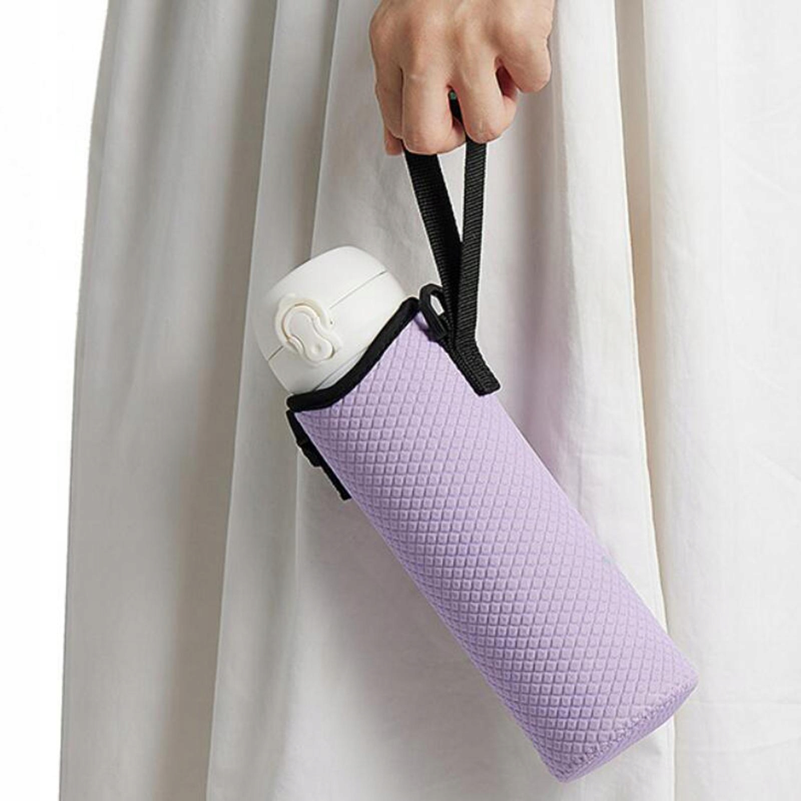 Bidon Soydol Regulowany pasek na ramię Cechy dodatkowe brak informacji