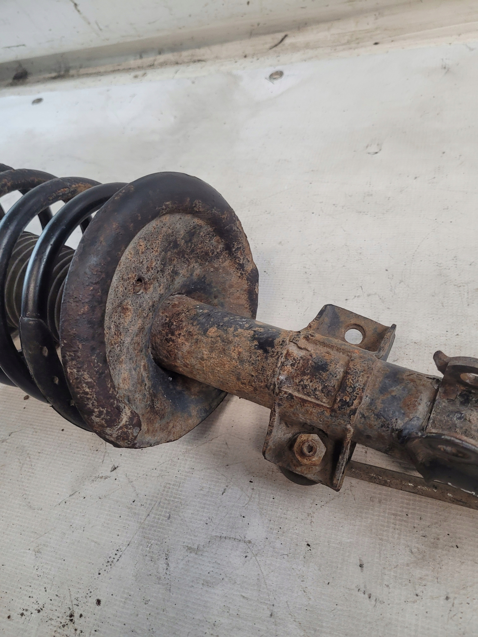 McPherson shock absorber right front VOLVO V70 II 2.5T 03r.