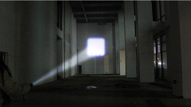 LATARKA LED TAKTYCZNA Z ZOOMEM ALUMINIOWA USB Powerbank + KABEL MICRO-USB Model Cz-A71E