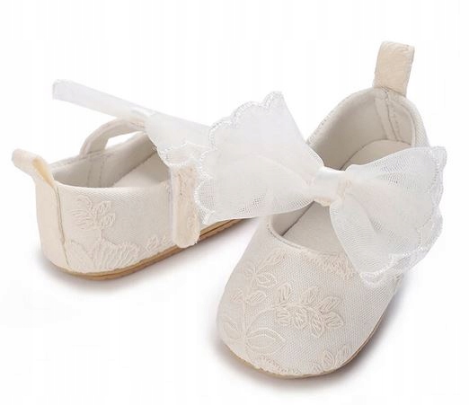 Buciki niemowlęce niechodki od 0-6 mscy sandałki CHRZEST rozm 18 Bohater brak