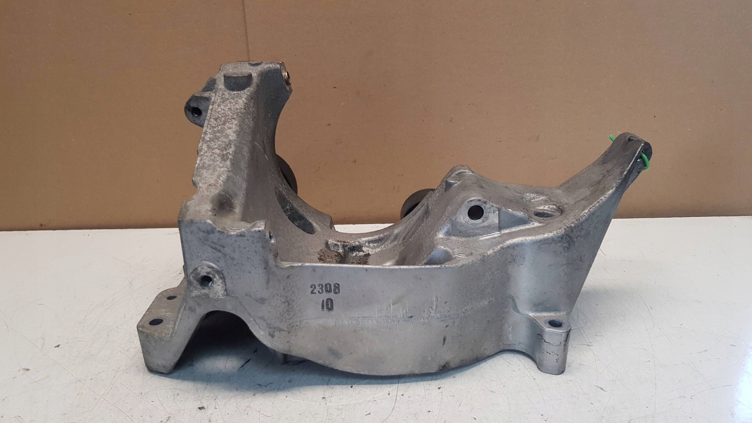 holder holder alternator 7802639 BMW E87 E83 E81 E90 E91 F07 F10 2.0 D