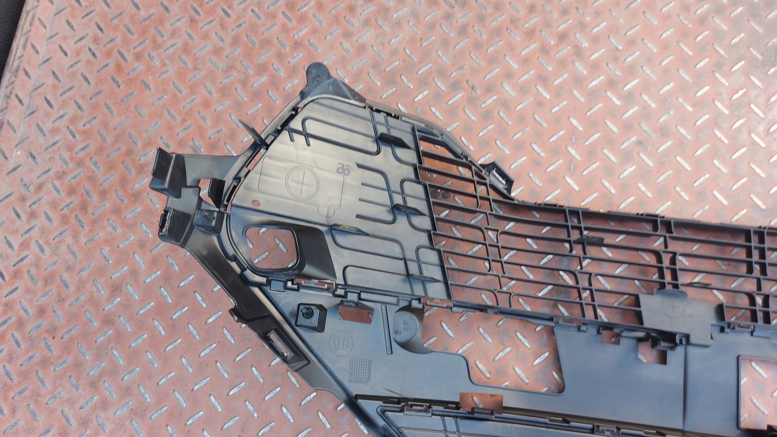 grid of a bumper central front front TOYOTA PROACE CITY 23