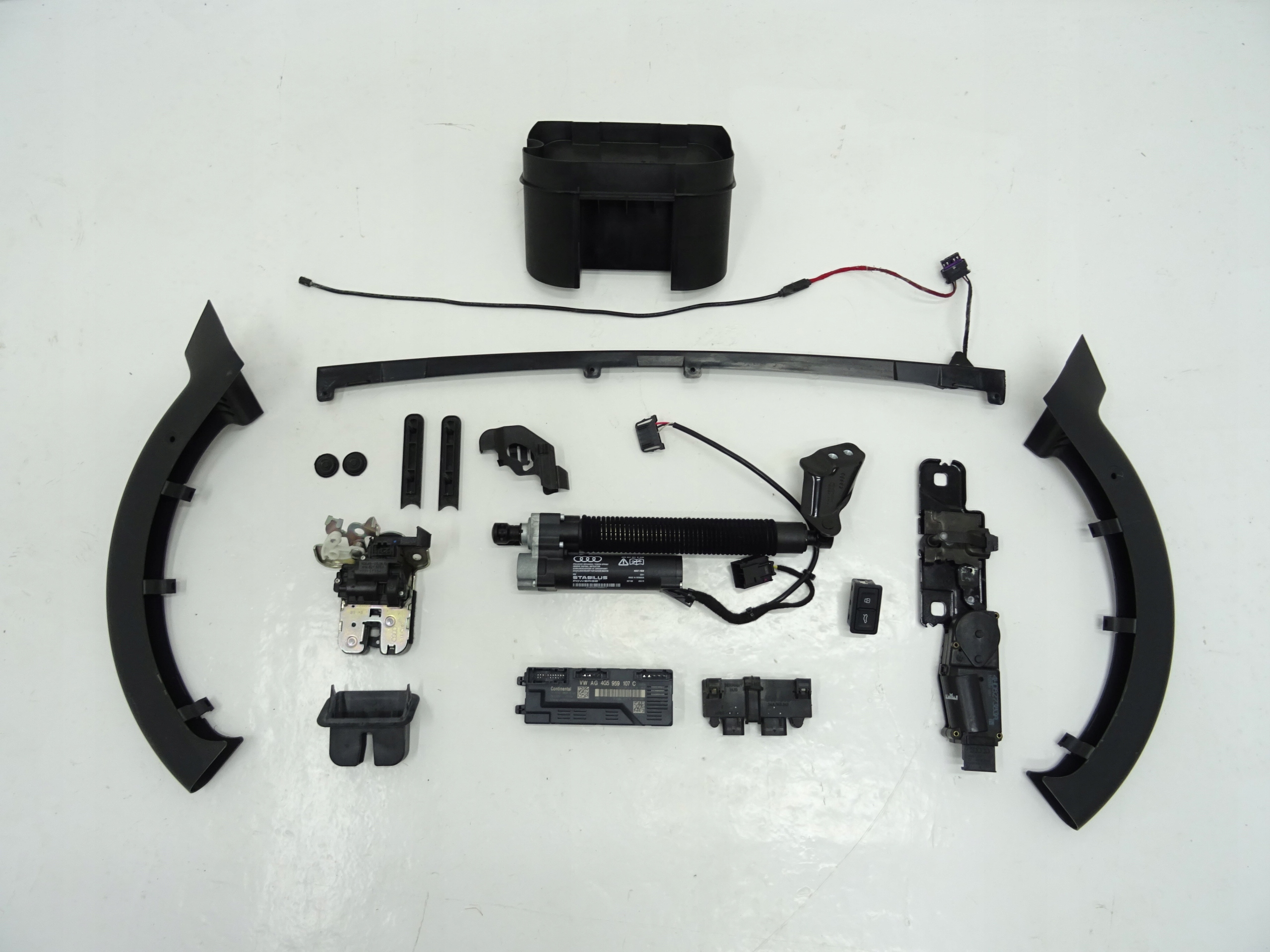 AUDI A6 C7 4G SEDAN KLAPA ELEKTRYCZNA