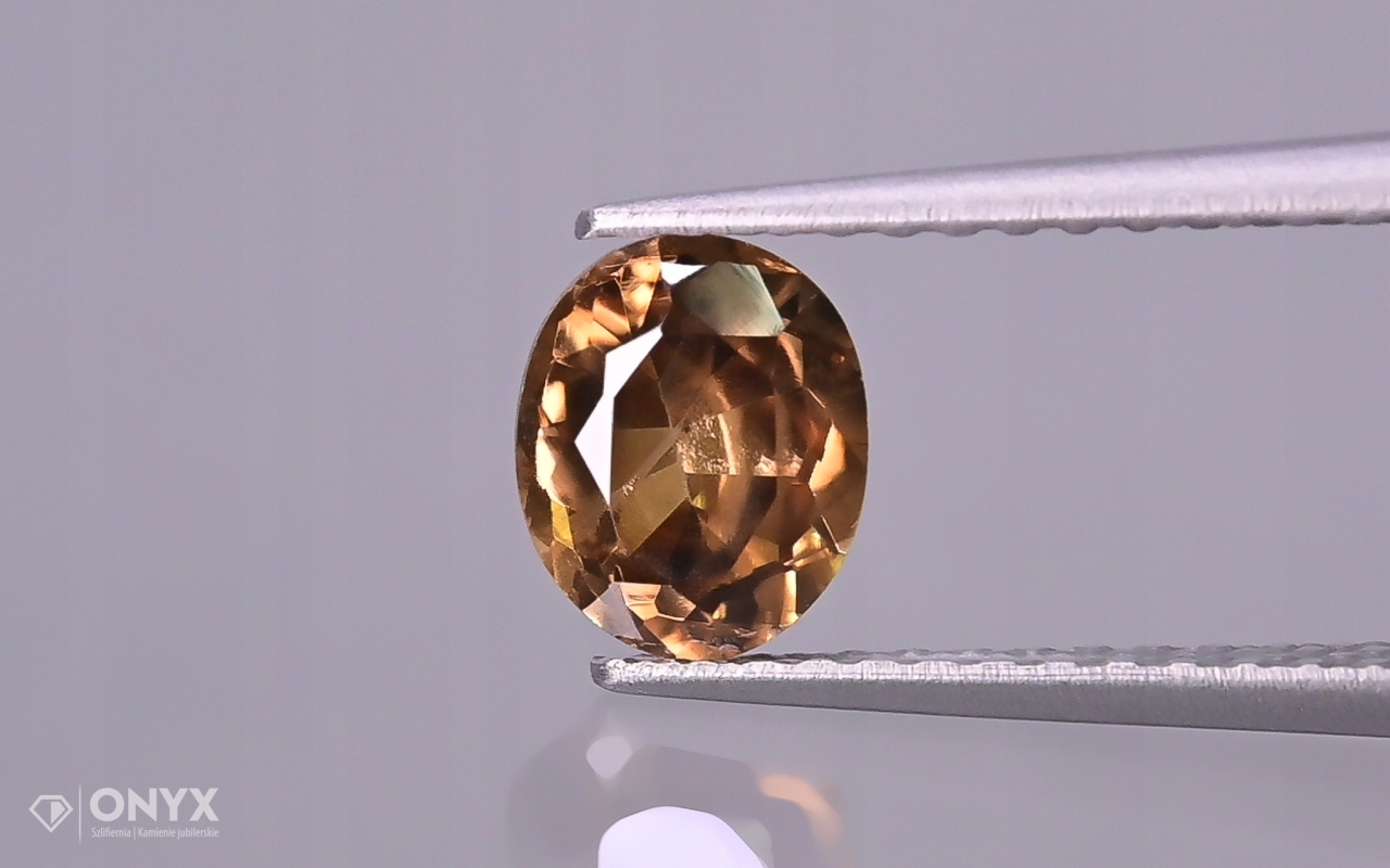 Zirkon fazetovaný ovál 6,5x5 mm