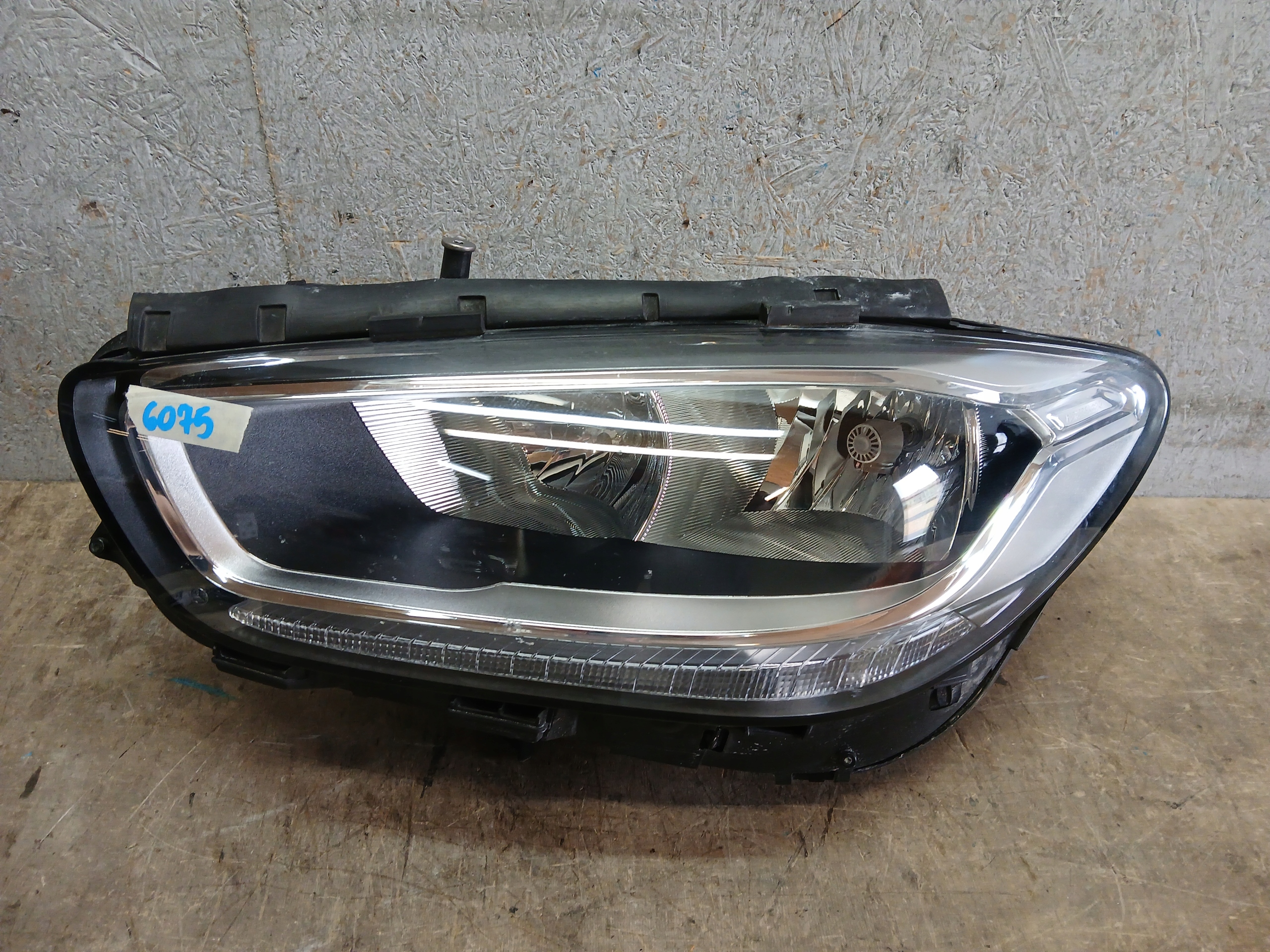 light front left MERCEDES B KLASA W247 A247 A2479067500