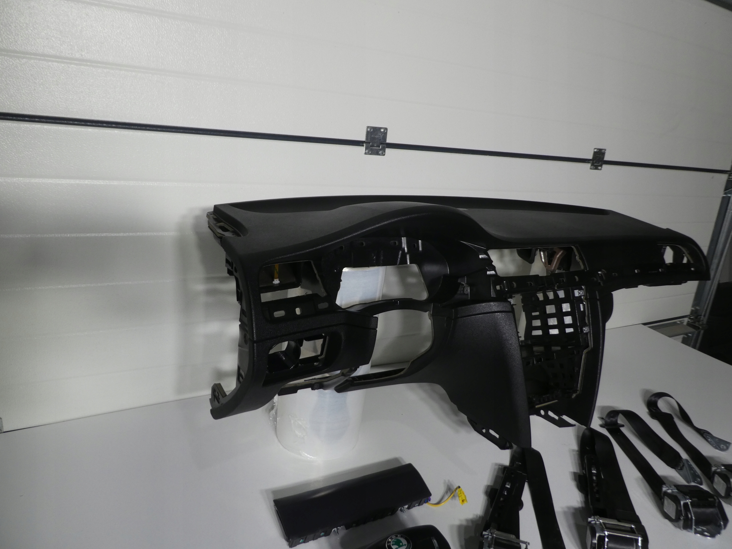 SKODA SUPERB II dashboard console airbag tension belts