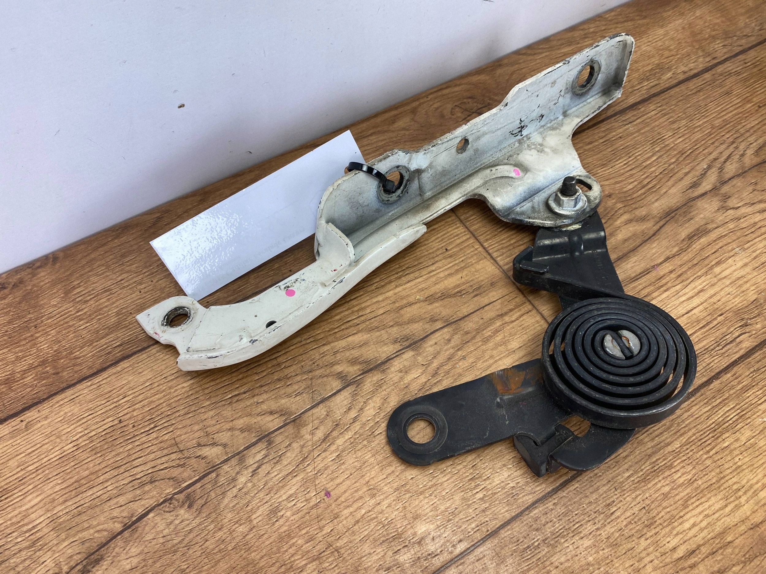 bonnet hinges left Cadillac Escalade IV 2015+