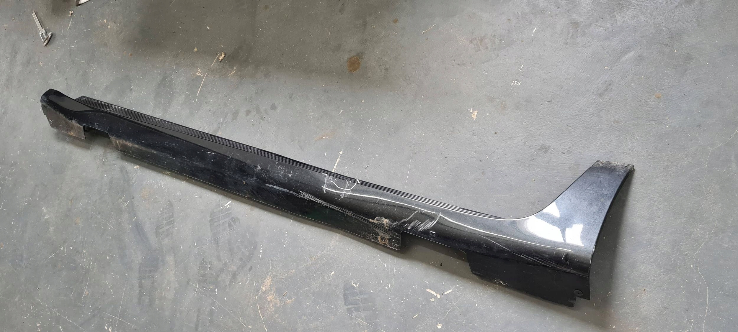 Chrysler Pacifica 2022 moulding cap threshold left PXR