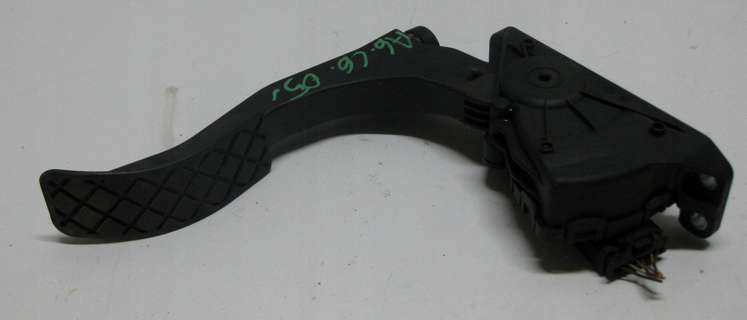 AUDI A6 C6 2.4 6V 05R potentiometer accelerator pedal 4F1723523A