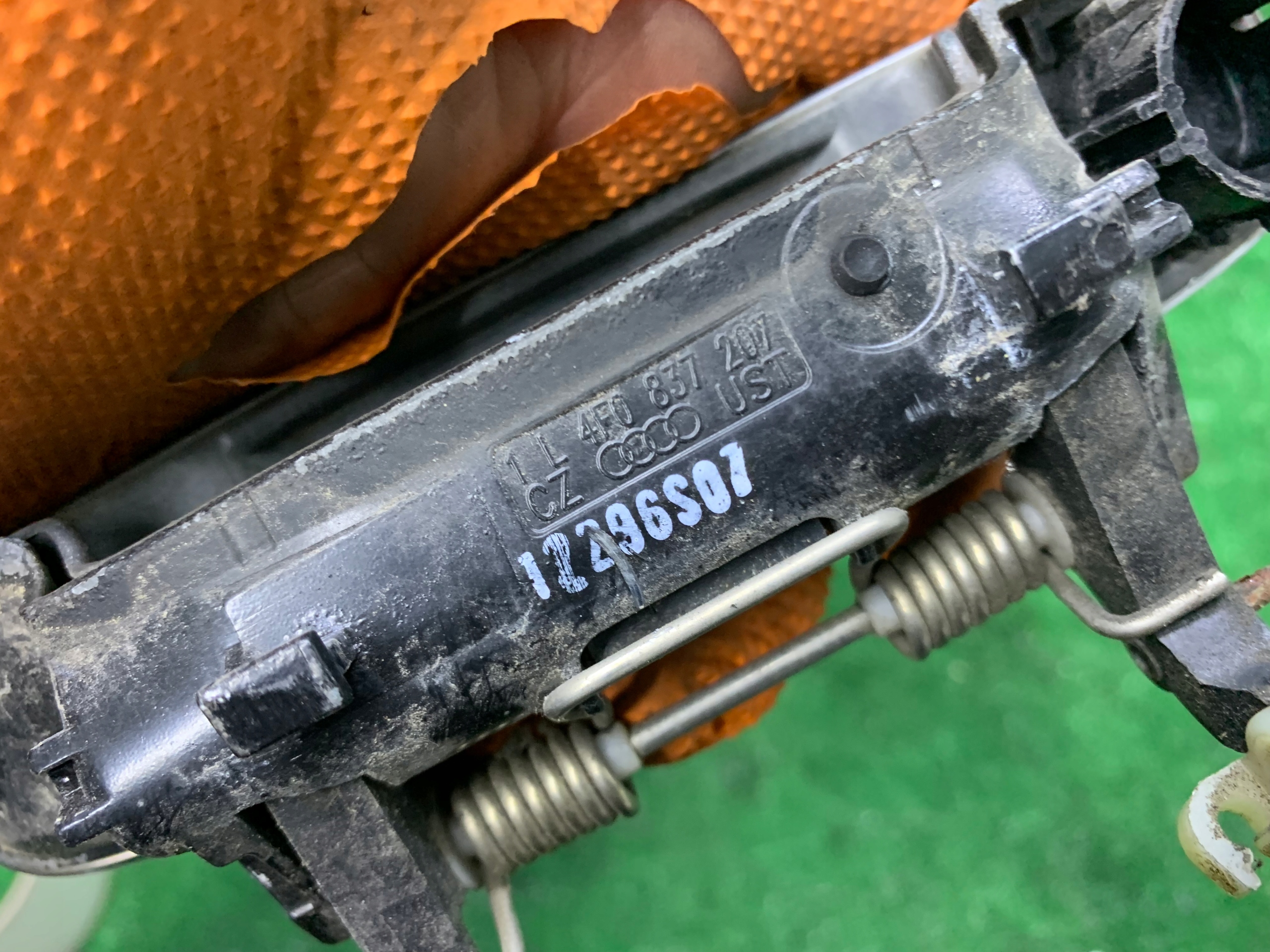 handle left rear part EU AUDI A6 C6 4f0837207 LY7G