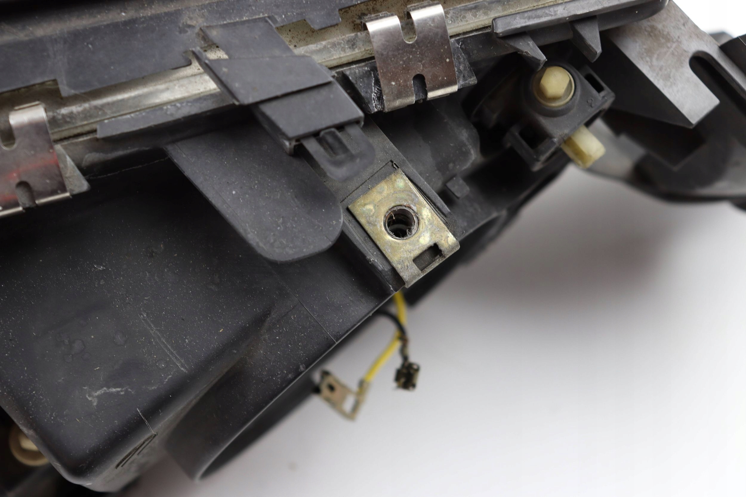 VOLVO S80 and LIFT light front right front EUROPA
