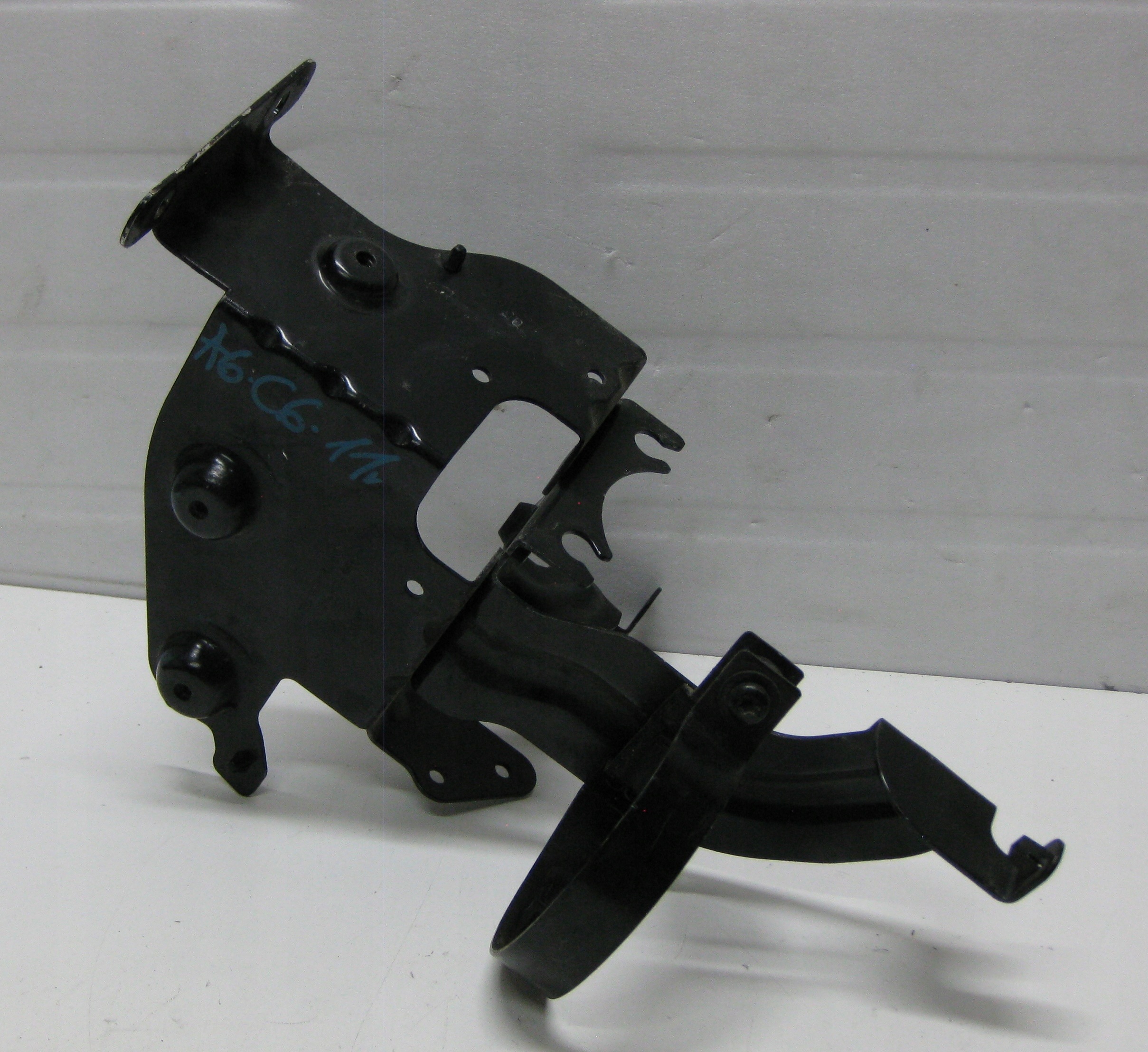 AUDI A6 C6 LIFT KOMBI Halter POMPY ABS Panzer 4F0614119M