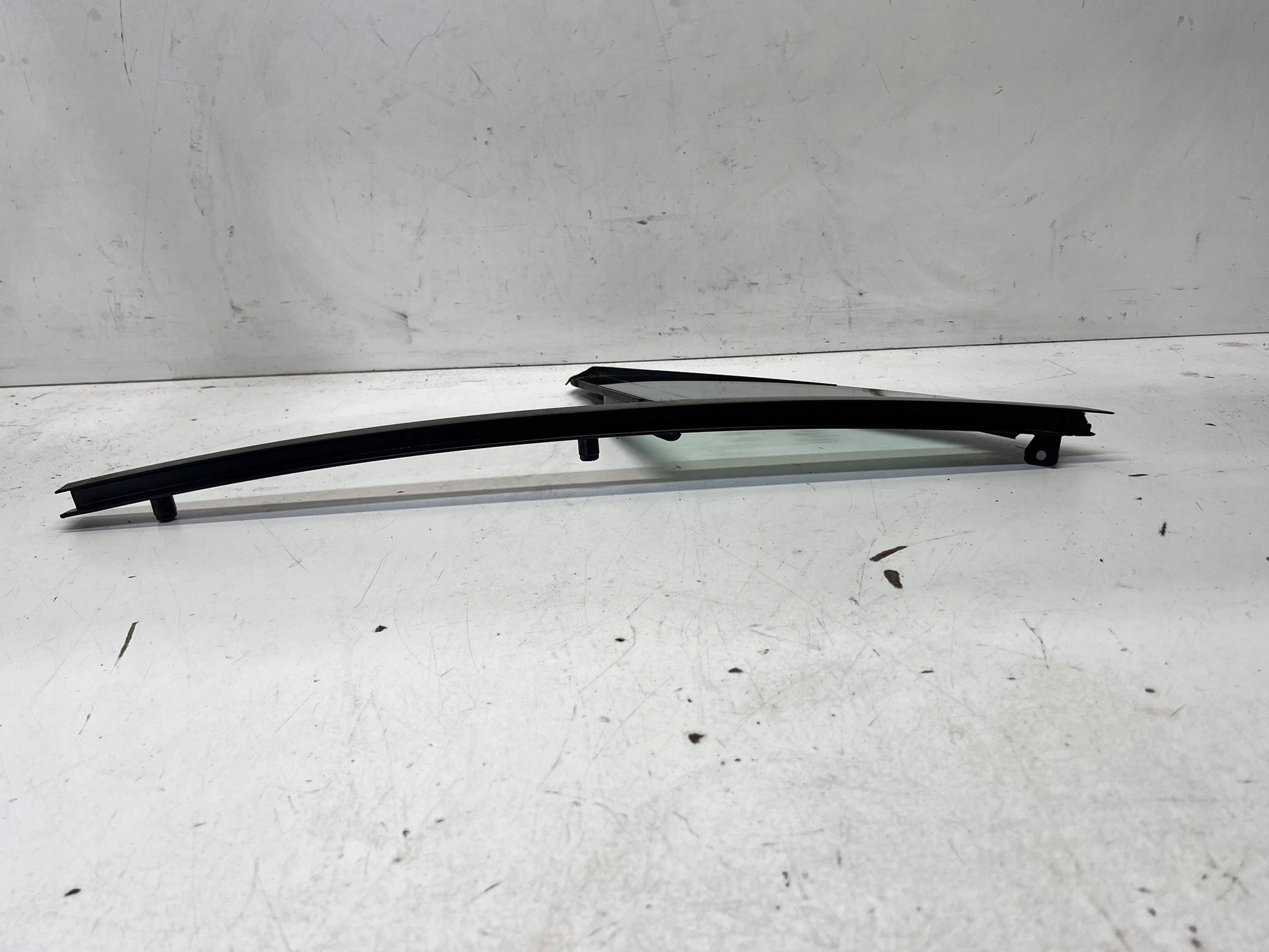 window side door left front AUDI Q7 4M 4M0845113
