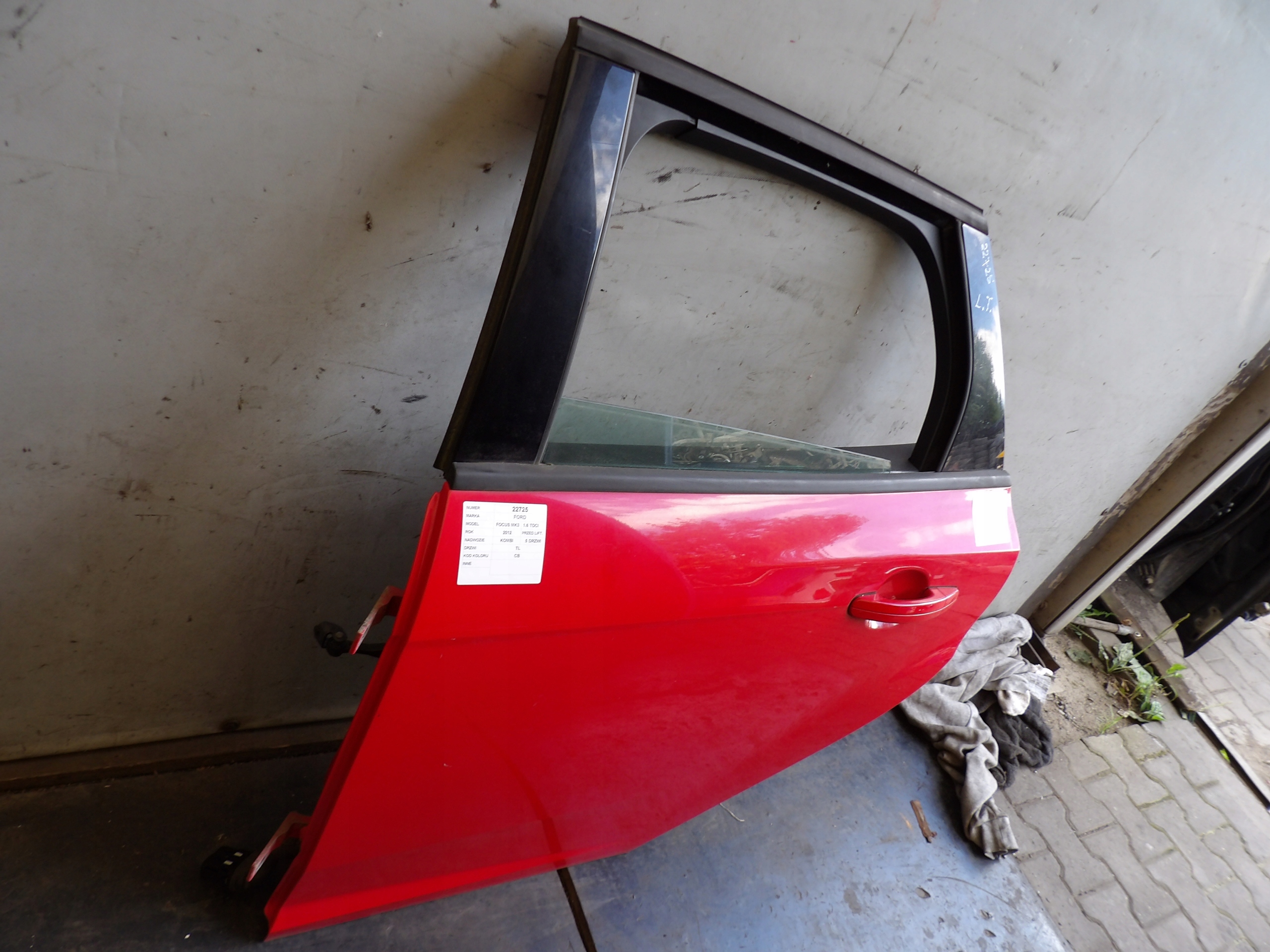 Ford Focus MK3 door rear. left lak. CB kombi