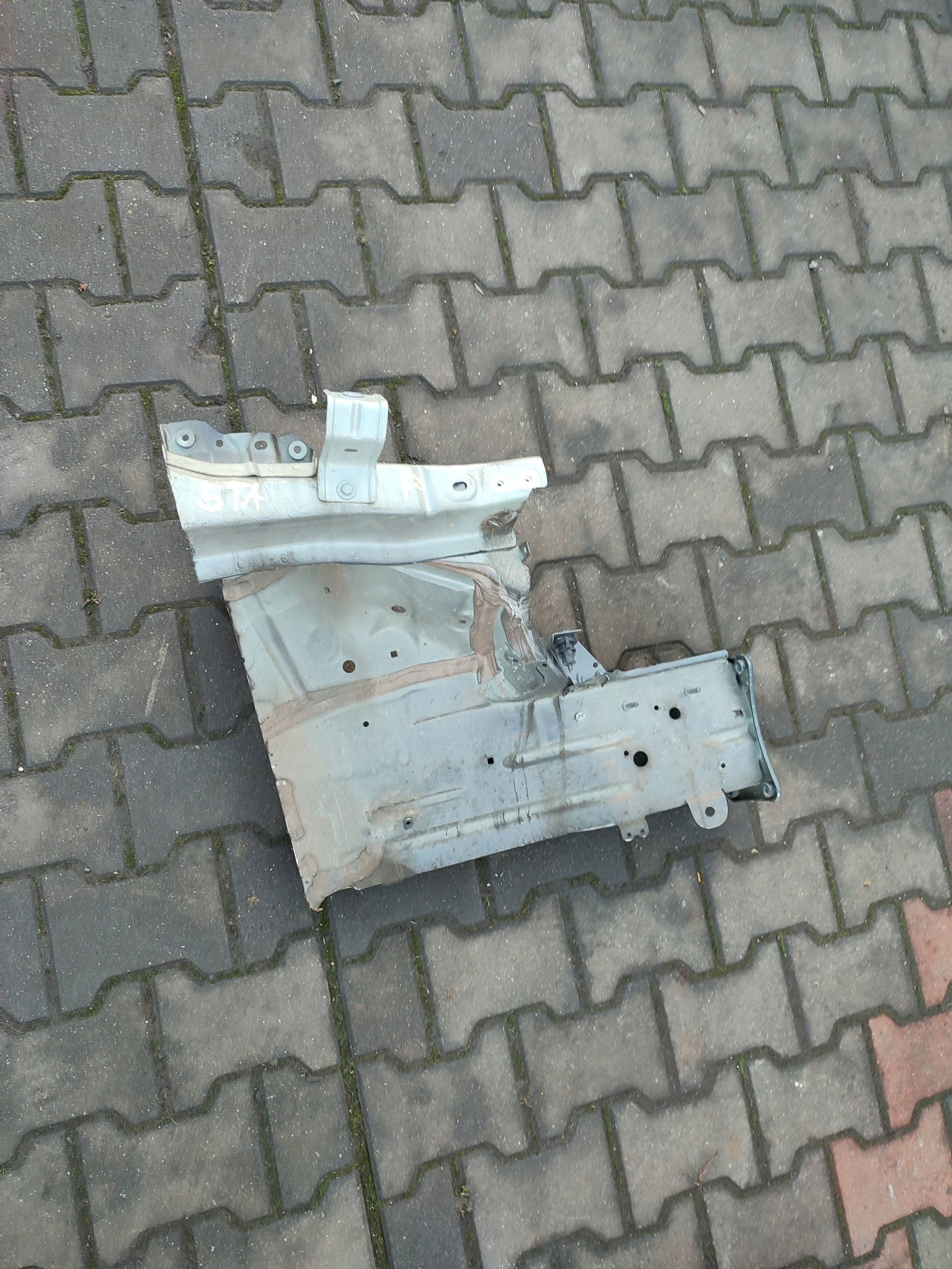 Volkswagen Touran III 2020 front side right quarter