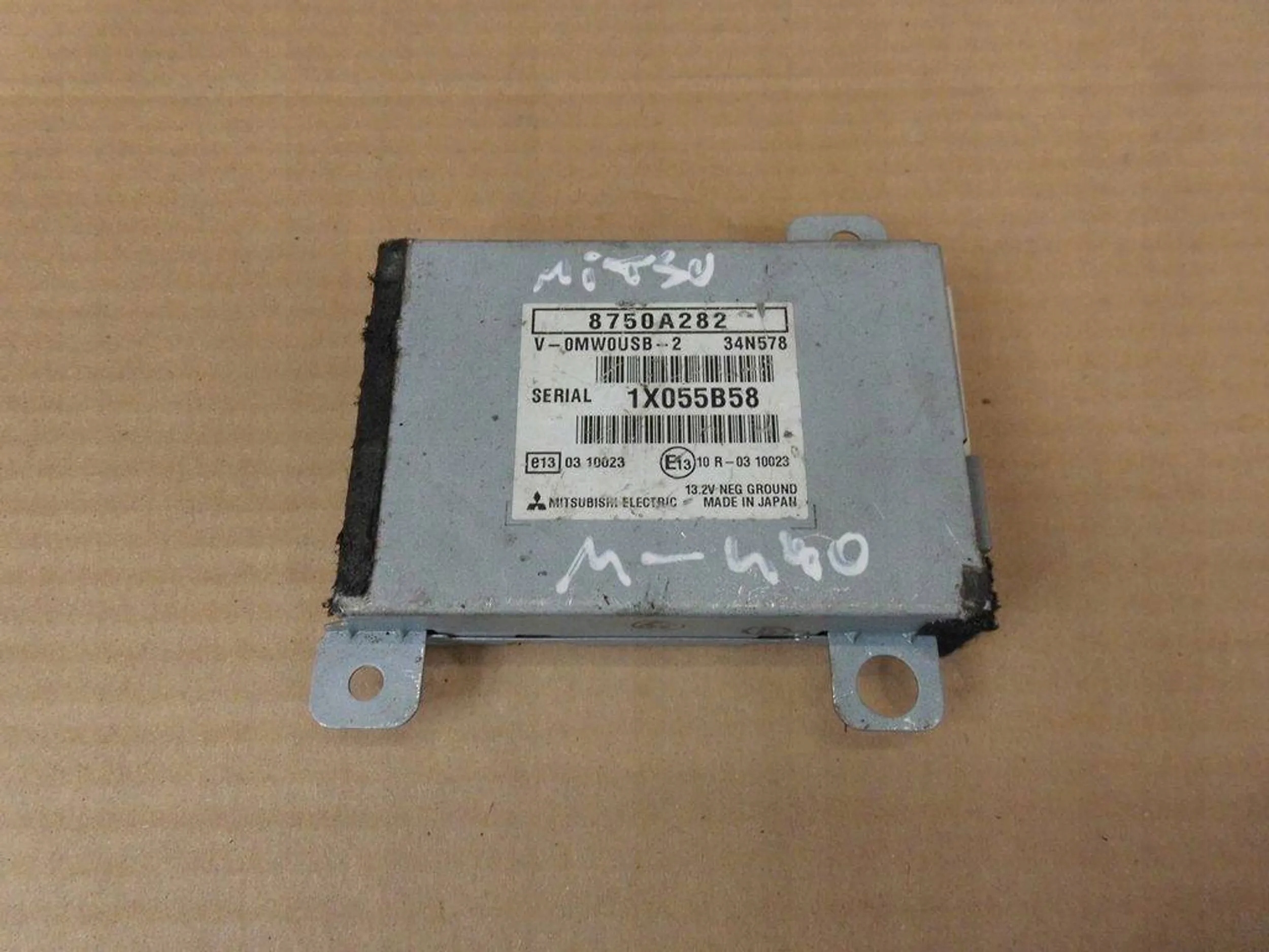 Mitsubishi Outlander II control unit module USB 8750A282