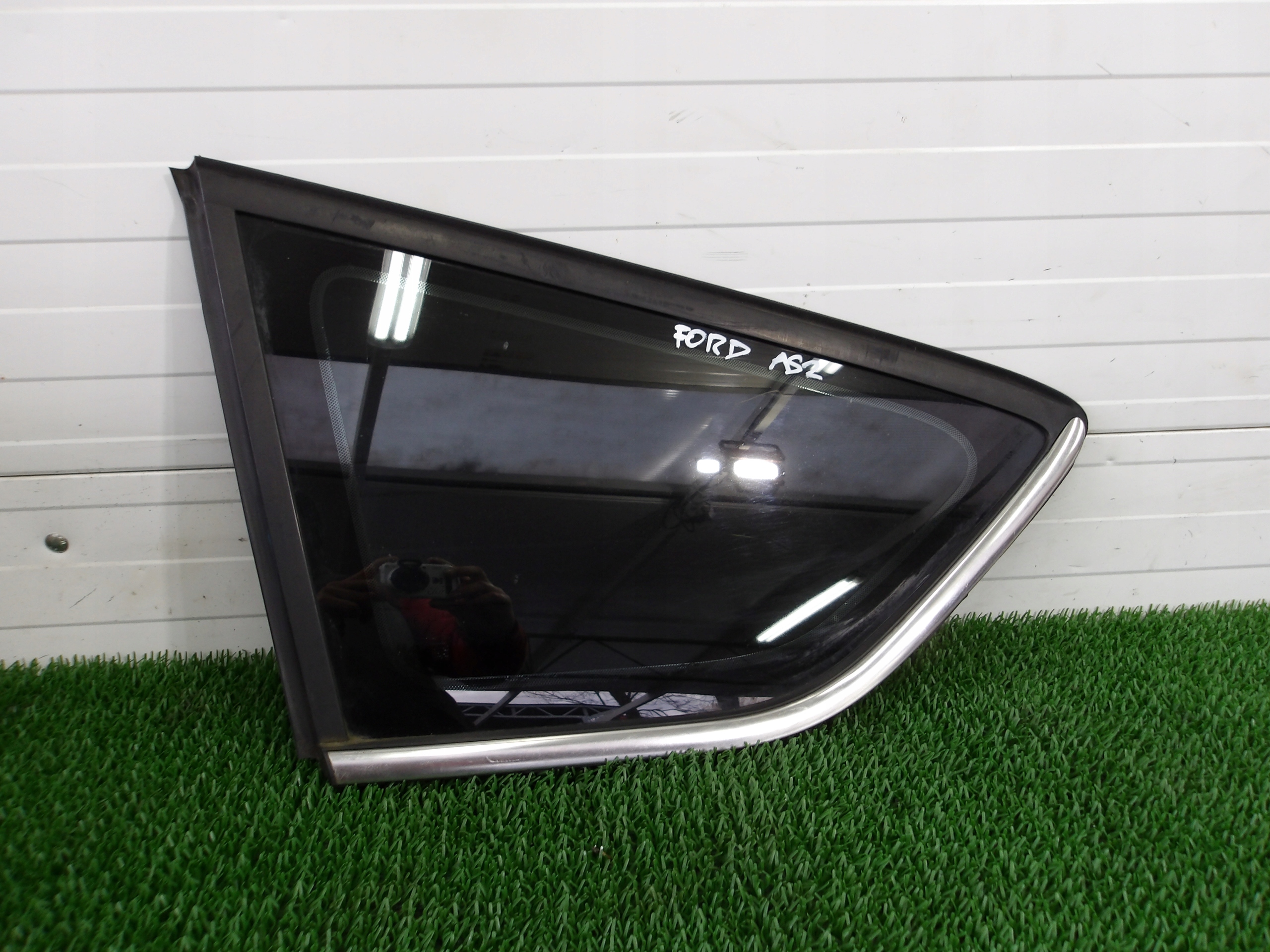 CV44-S29751-C - Kuga MK2 кузовное стекло заднее левое AS2 2013R
