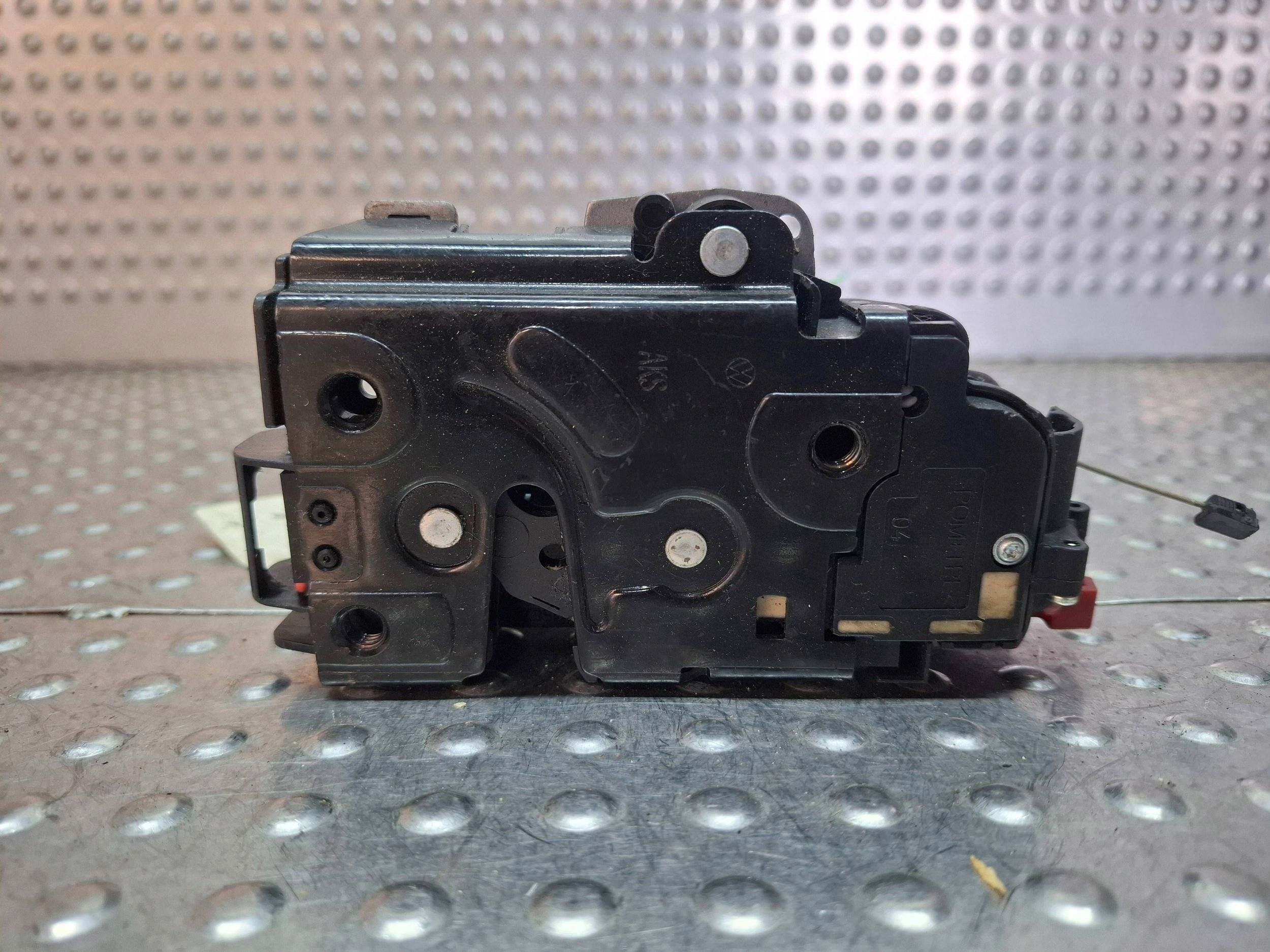 lock door CENTRALNY left front 9 PIN 3D1837015AB VW GOLF V OCTAVIA II