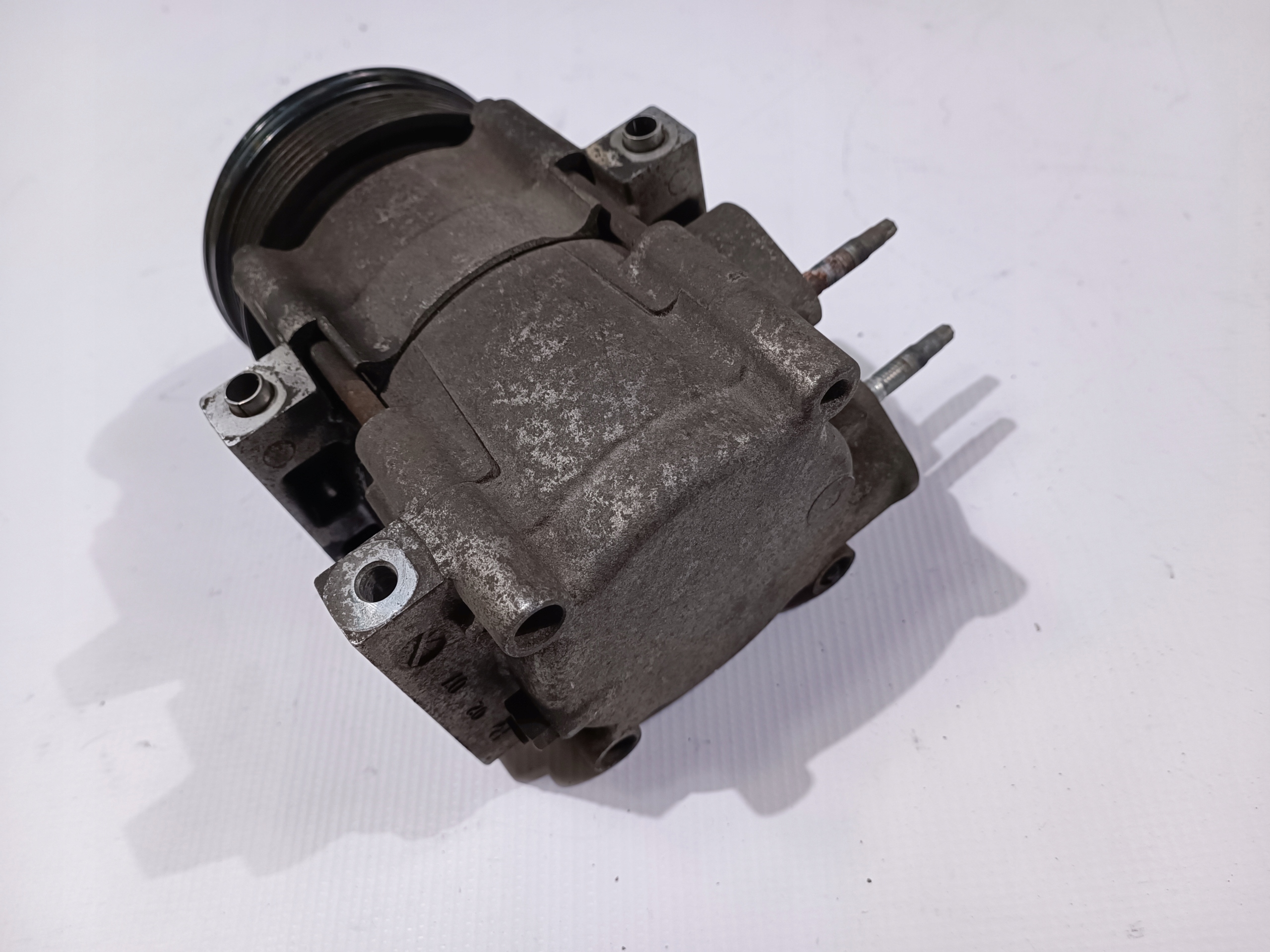 compressor; compressor of the air conditioning Ford Mustang V 4.6 GT