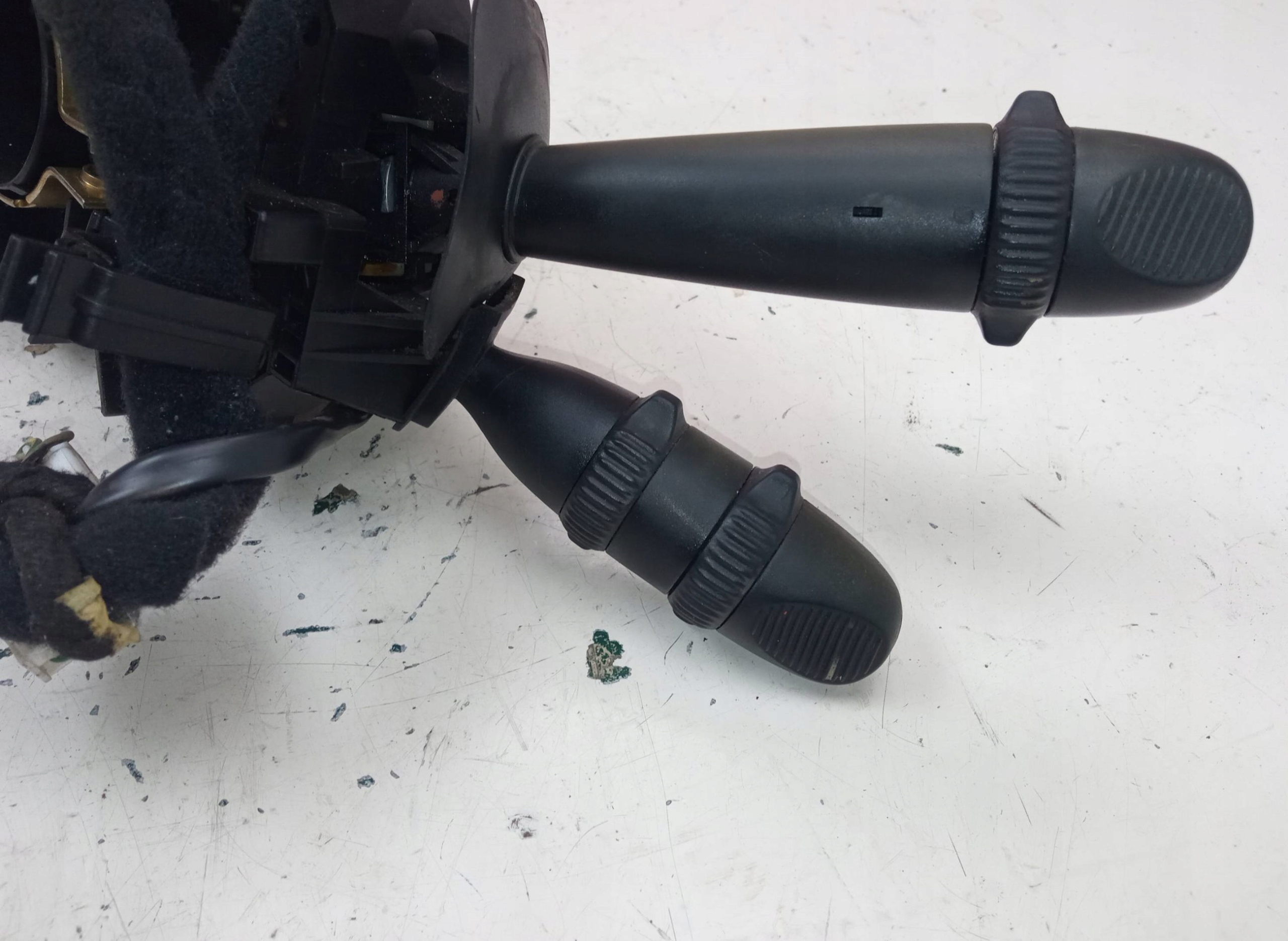 PRZEŁĄCZNIK ZESPOLONY ŚWIATEŁ ALFA ROMEO 147 Typ samochodu Samochody osobowe