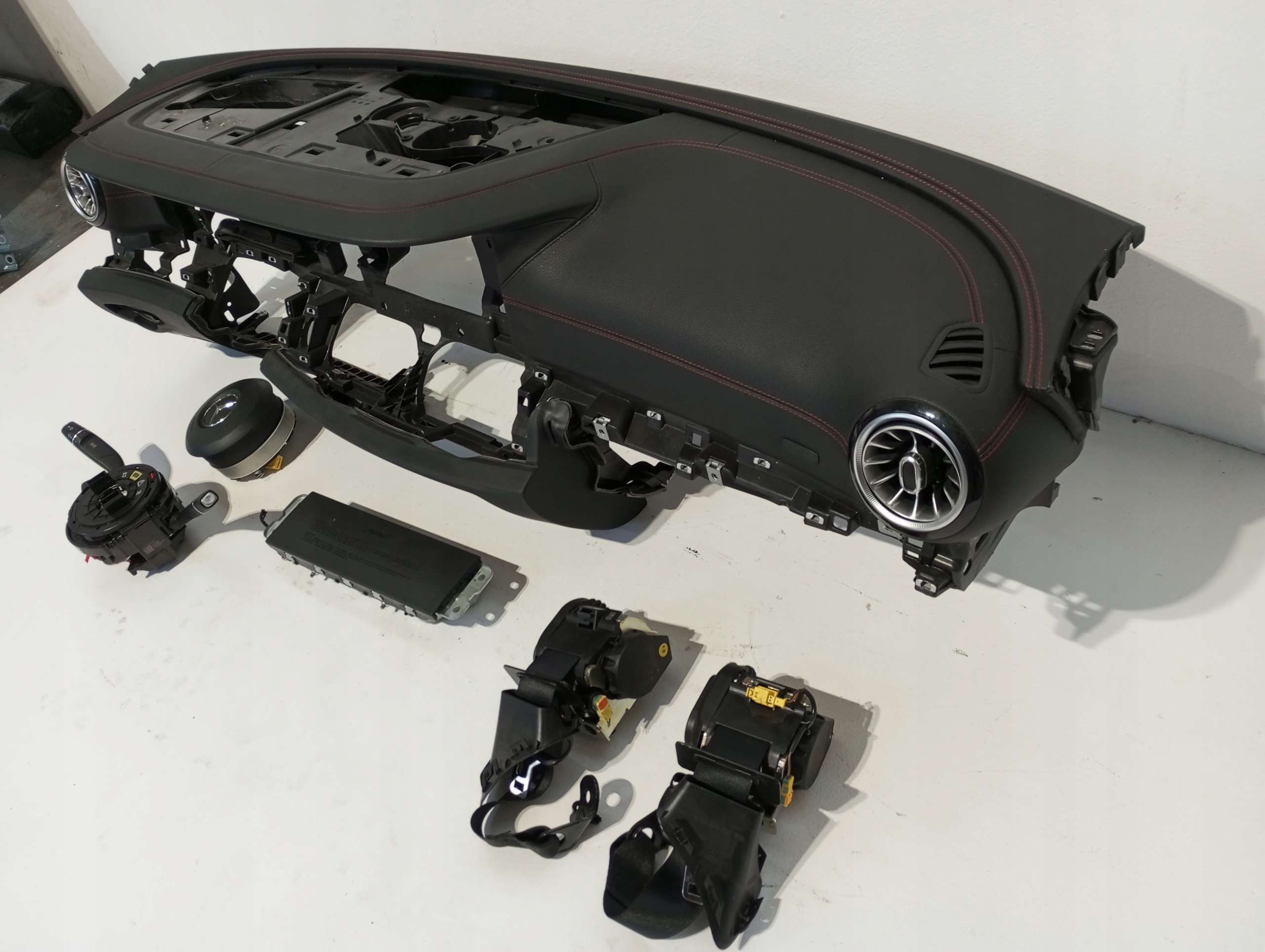 dashboard MERCEDES CLS A257 AMG HEAD UP red NIC