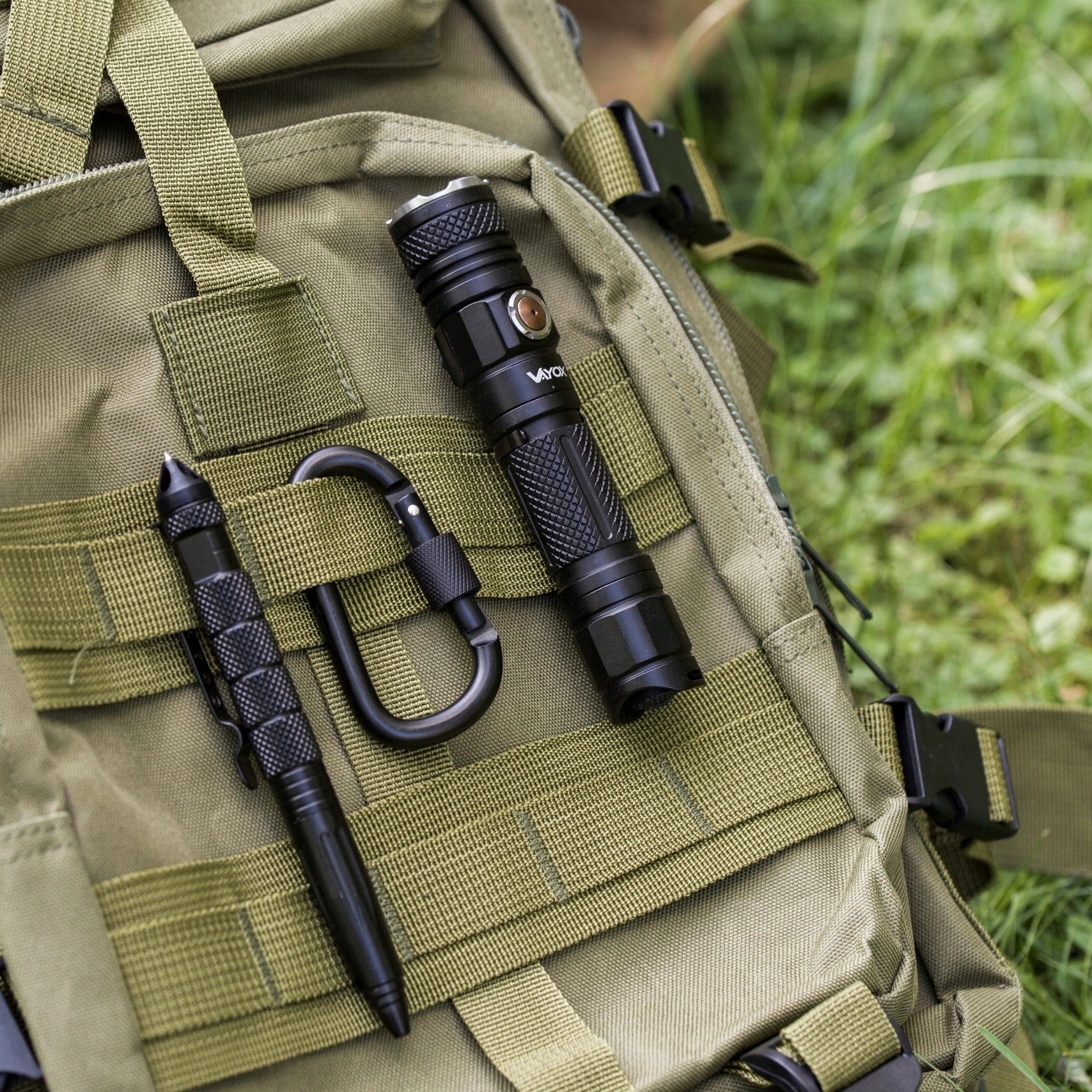 LATARKA LED TAKTYCZNA AKUMULATOROWA BATON ZOOM USB-C XHP50 1200lm PRO VAYOX Długość 14 cm