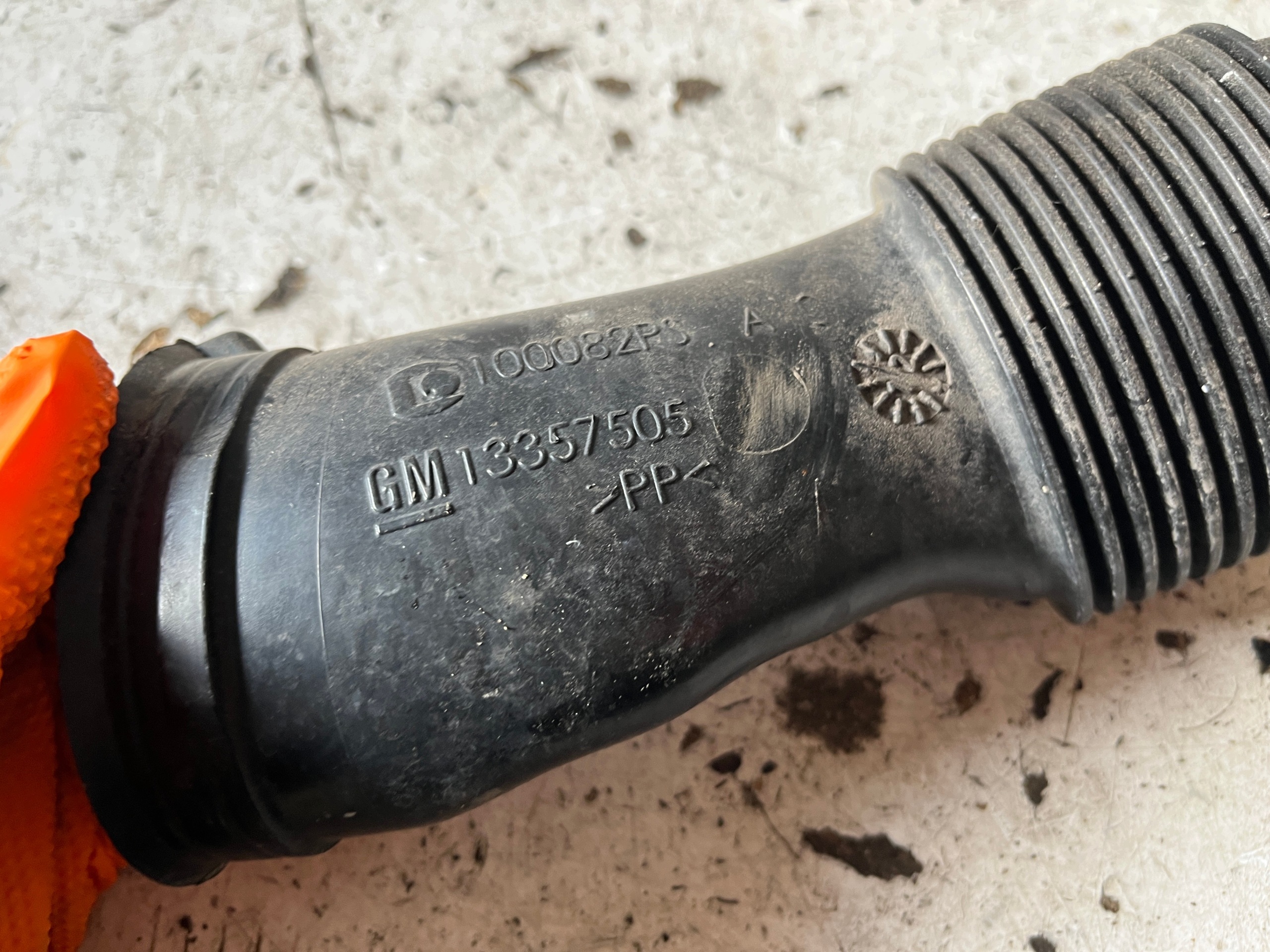 OPEL ADAM DOLOT rohr Schlauch luft 13357505