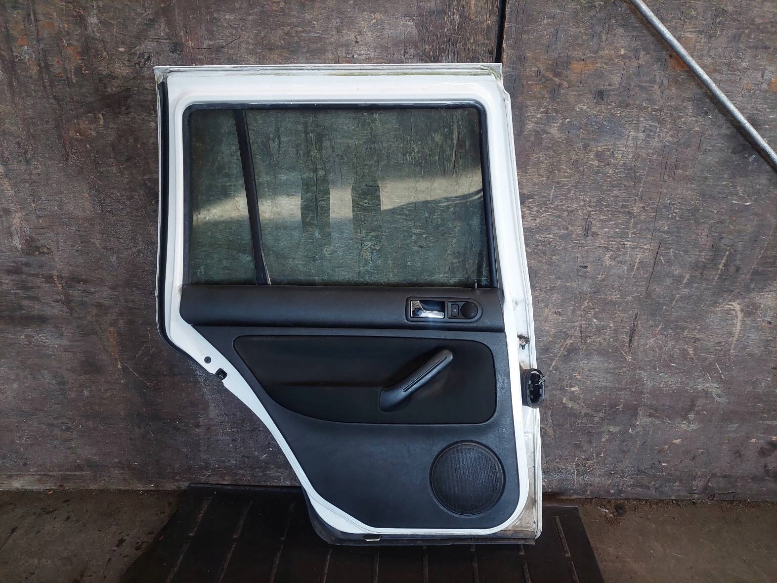door complete left rear part VOLKSWAGEN GOLF IV LB9A