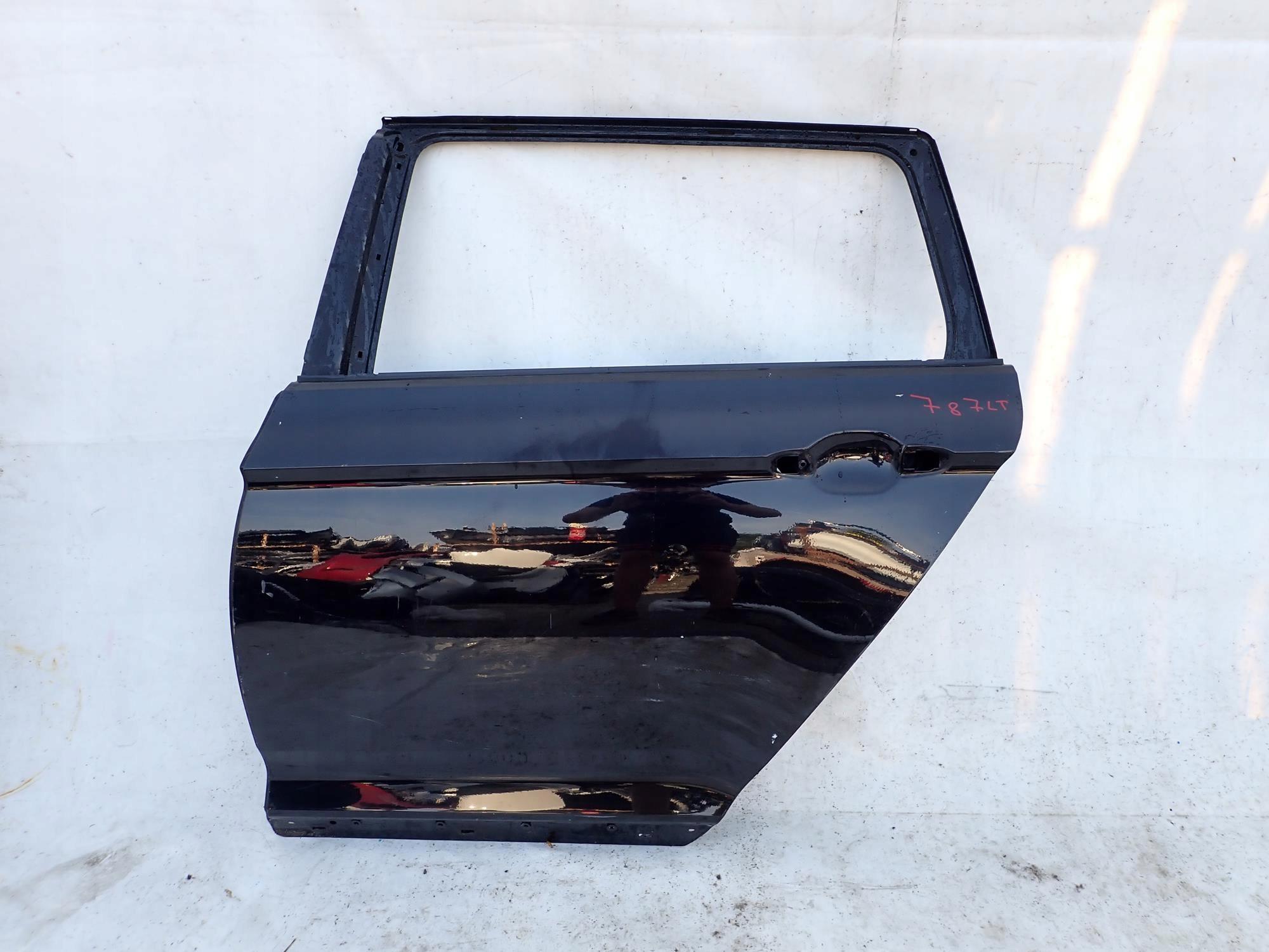 VW PASSAT B8 KOMBI 14-23 door rear part rear. left