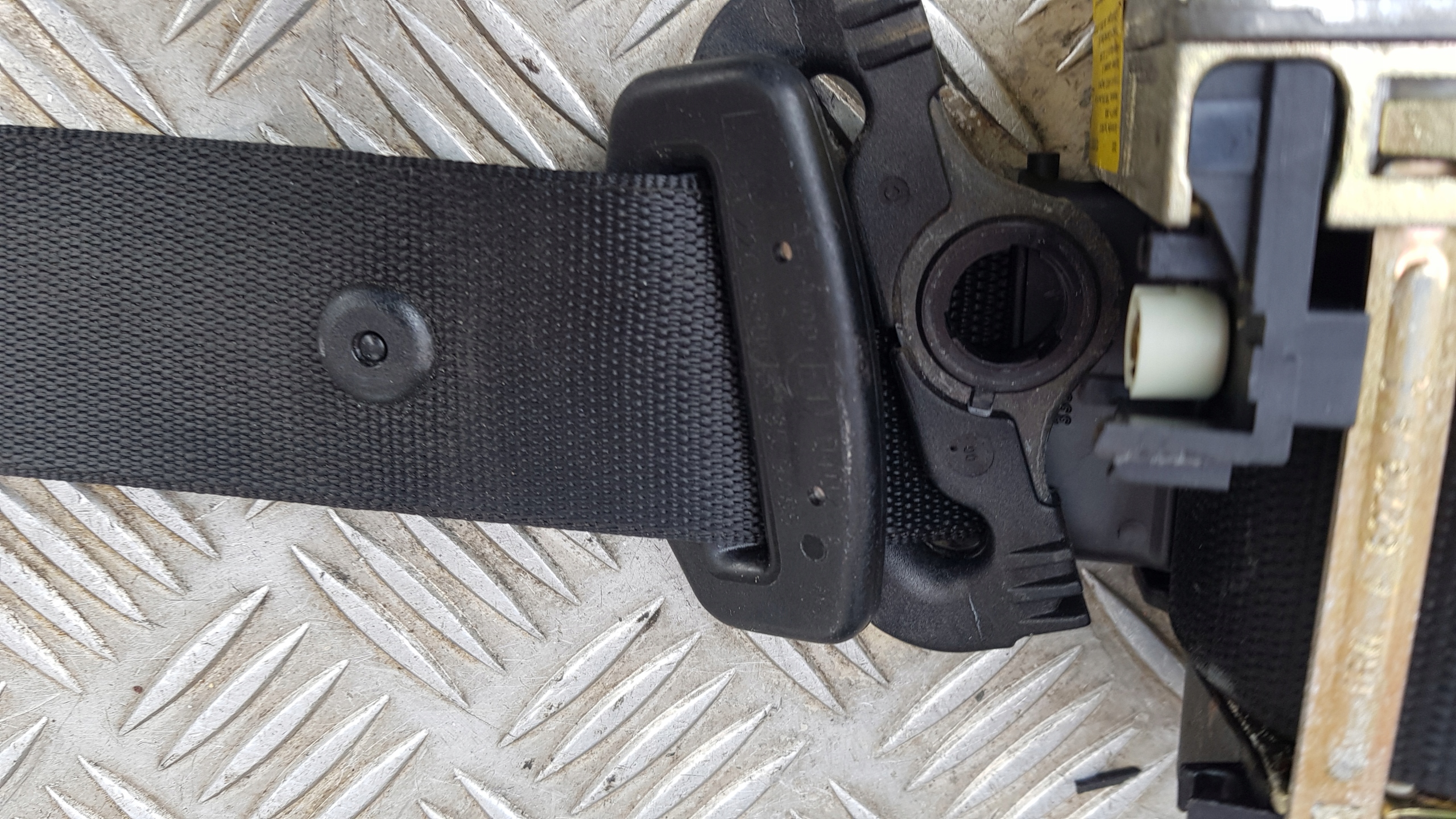 MERCEDES W220 Gurten Sicherheits links heck 33008118c